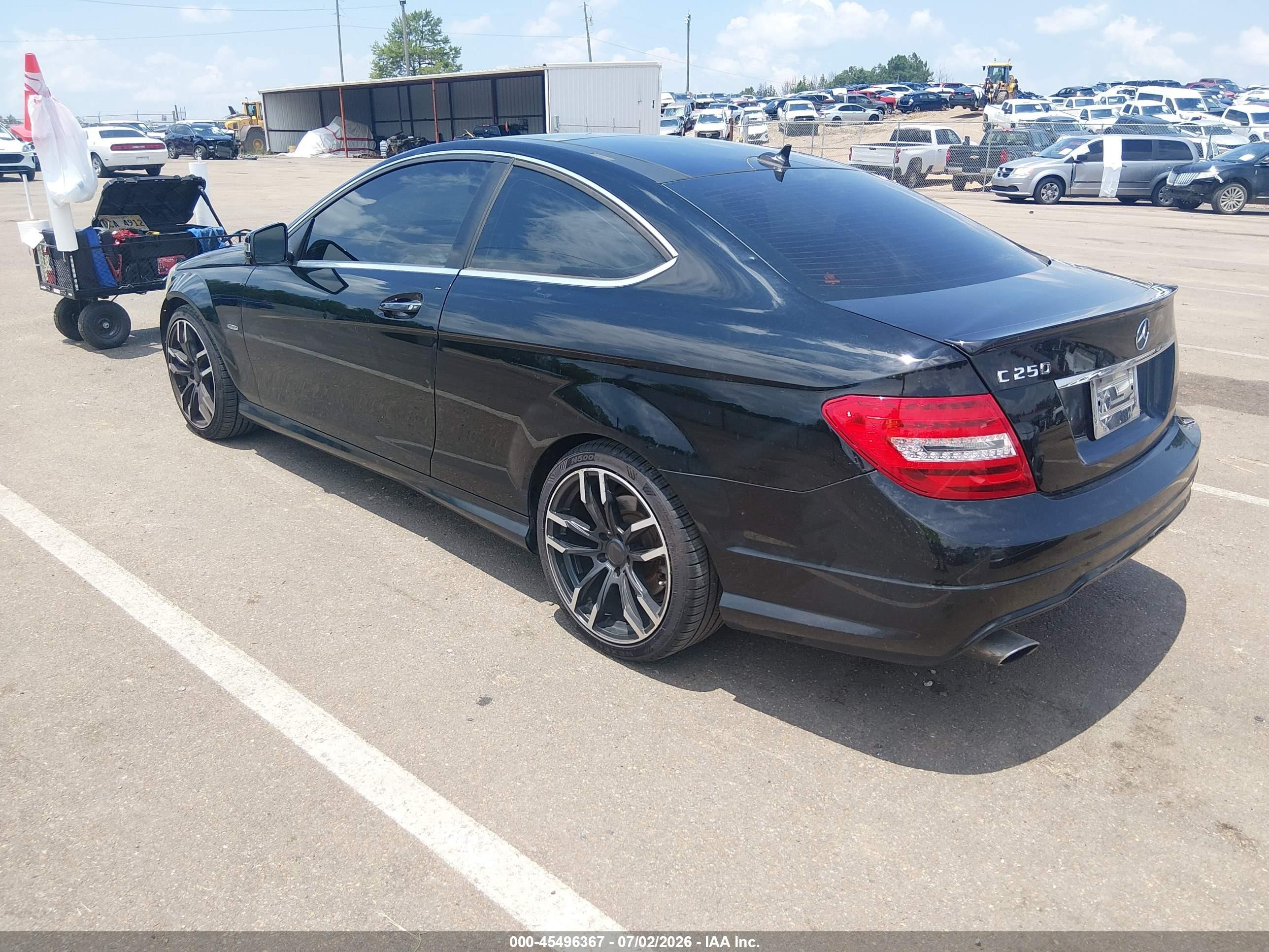 2013 Mercedes-benz C 250   Черный vin: WDDGJ4HB0DG116374