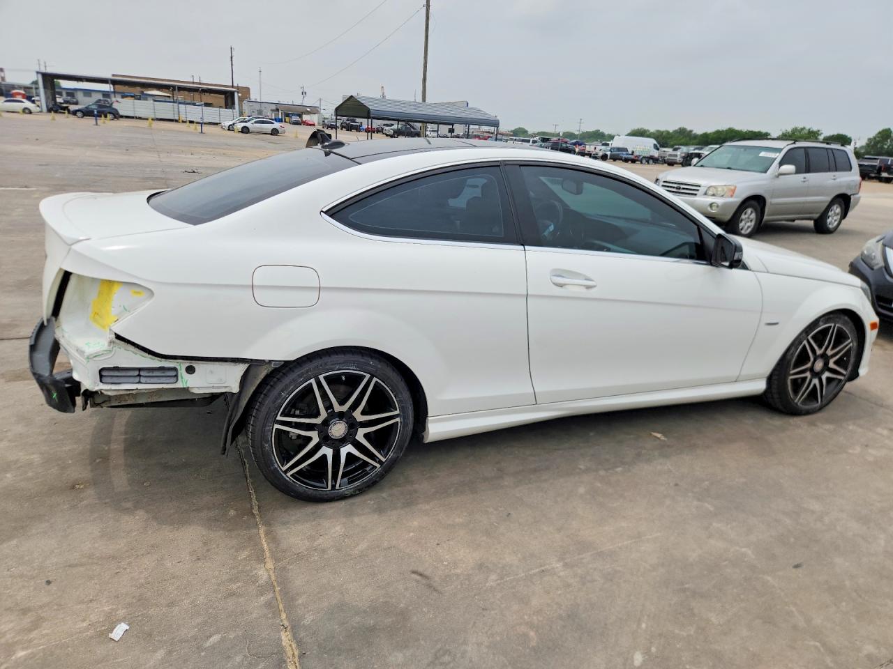 2014 Mercedes-benz C 250 White vin: WDDGJ4HB0EG265790