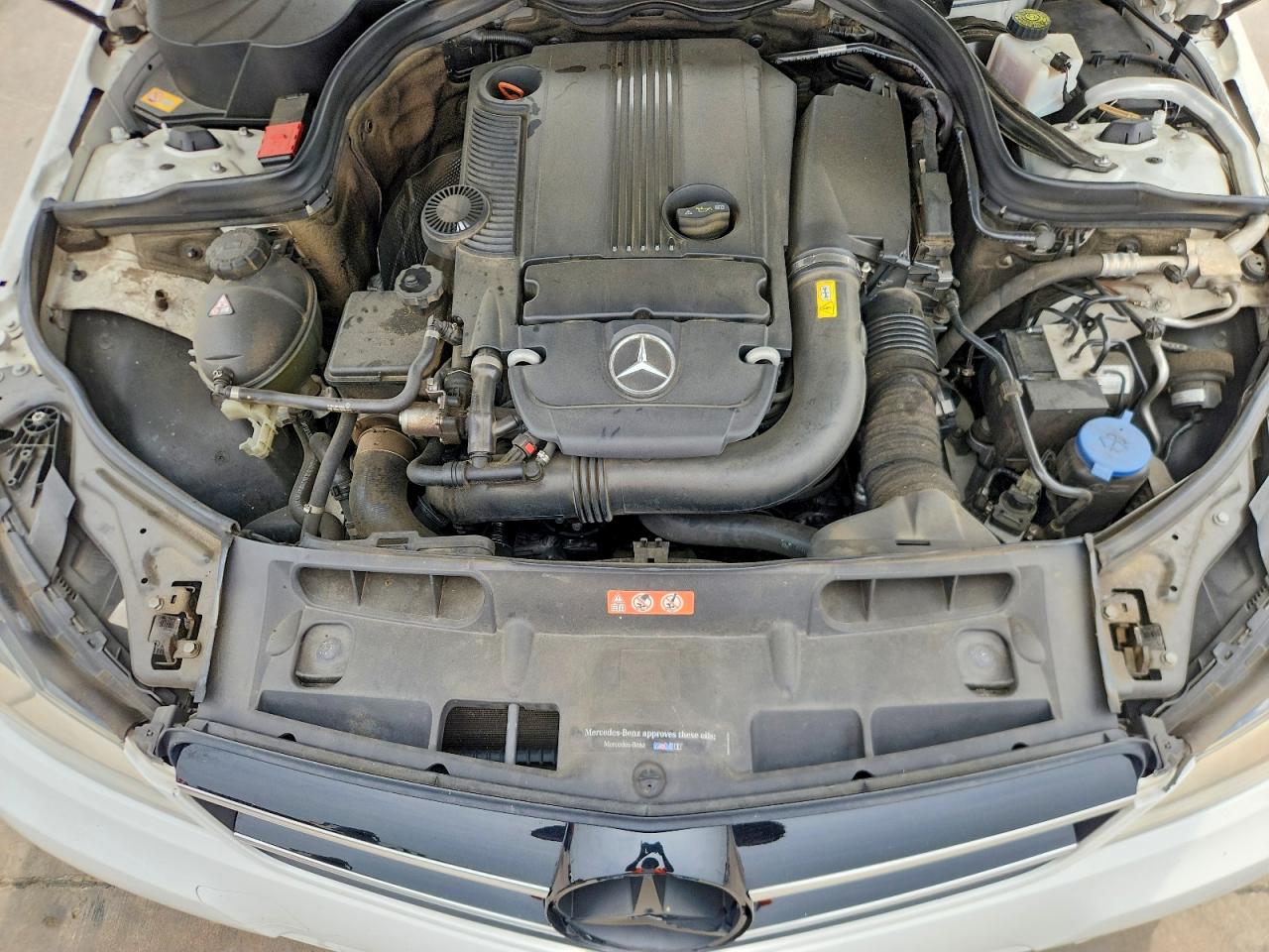 2014 Mercedes-benz C 250 White vin: WDDGJ4HB0EG265790