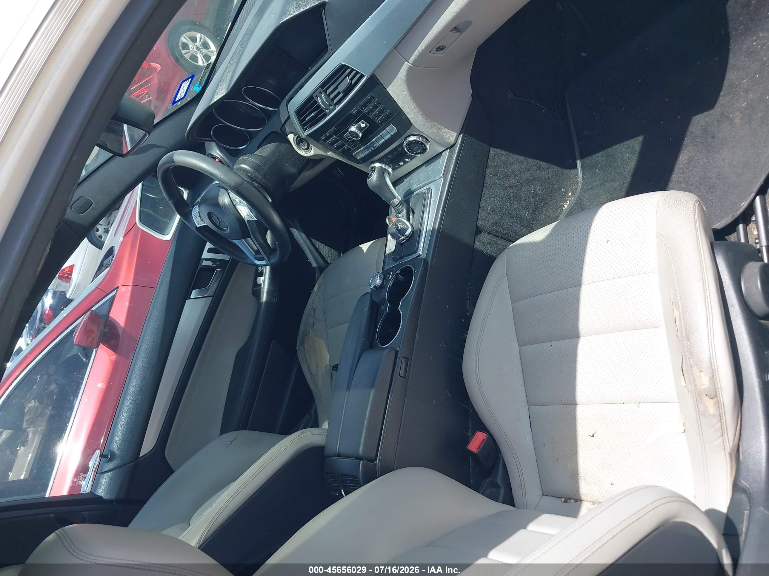 2012 Mercedes-benz C 250   Белый vin: WDDGJ4HB1CF752757