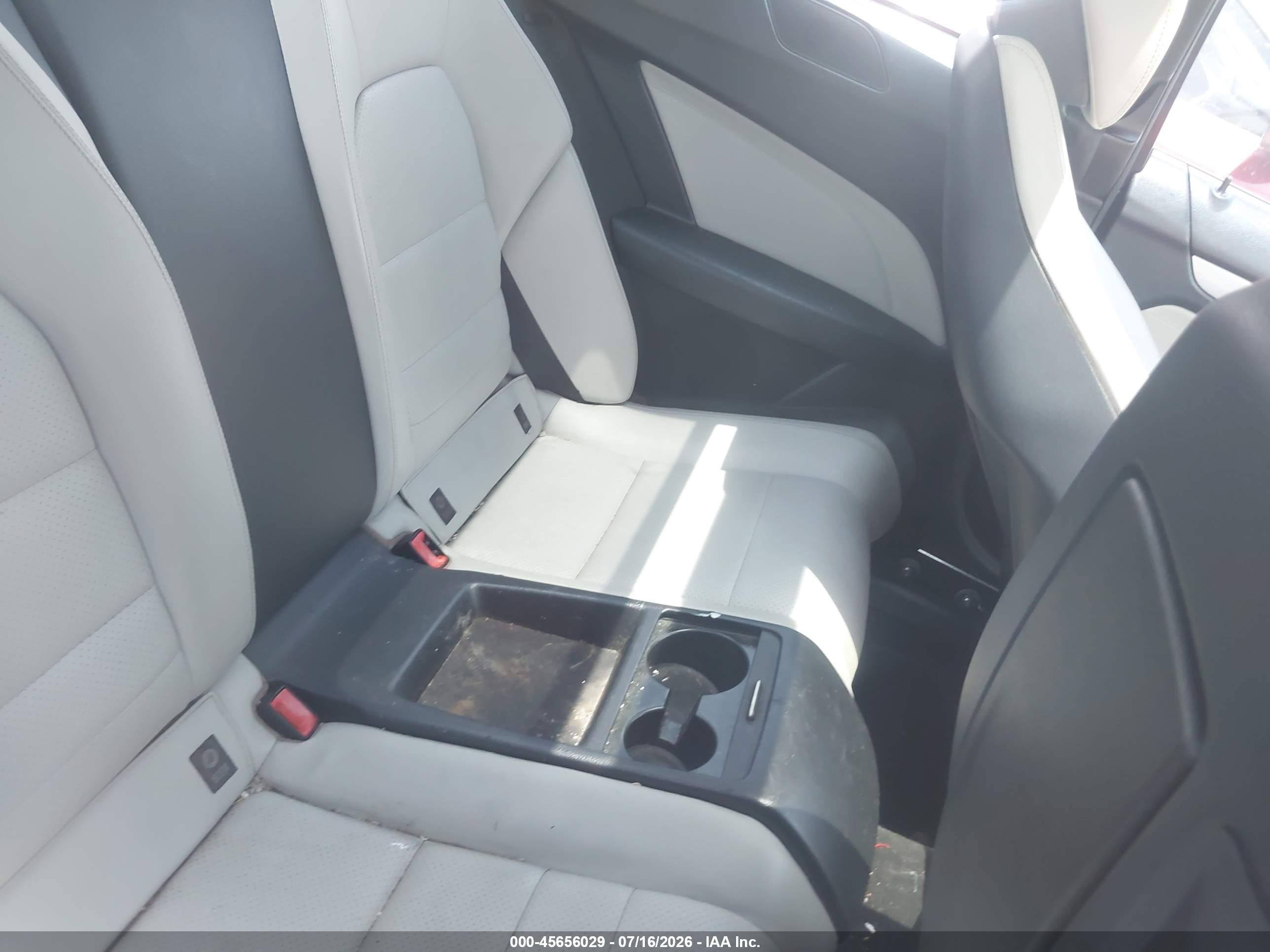 2012 Mercedes-benz C 250   Белый vin: WDDGJ4HB1CF752757
