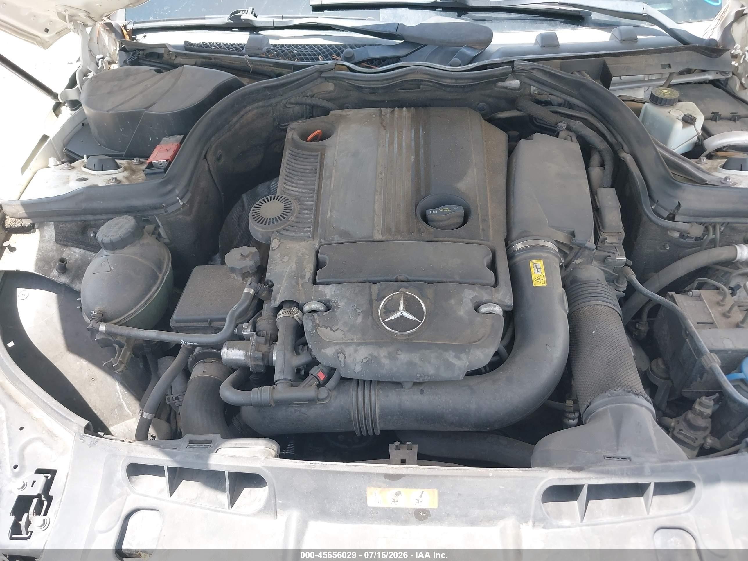 2012 Mercedes-benz C 250   Белый vin: WDDGJ4HB1CF752757