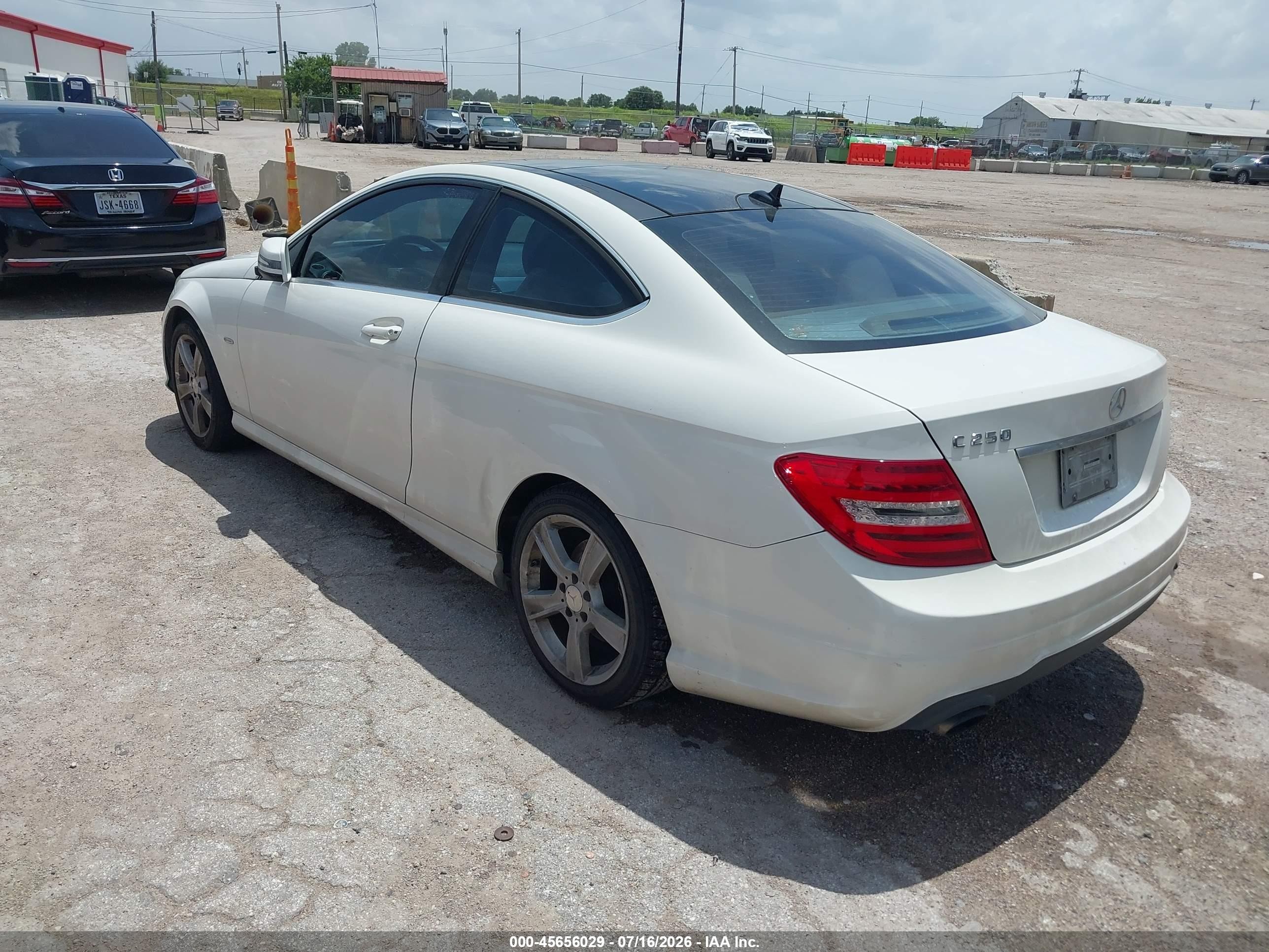 2012 Mercedes-benz C 250   Белый vin: WDDGJ4HB1CF752757