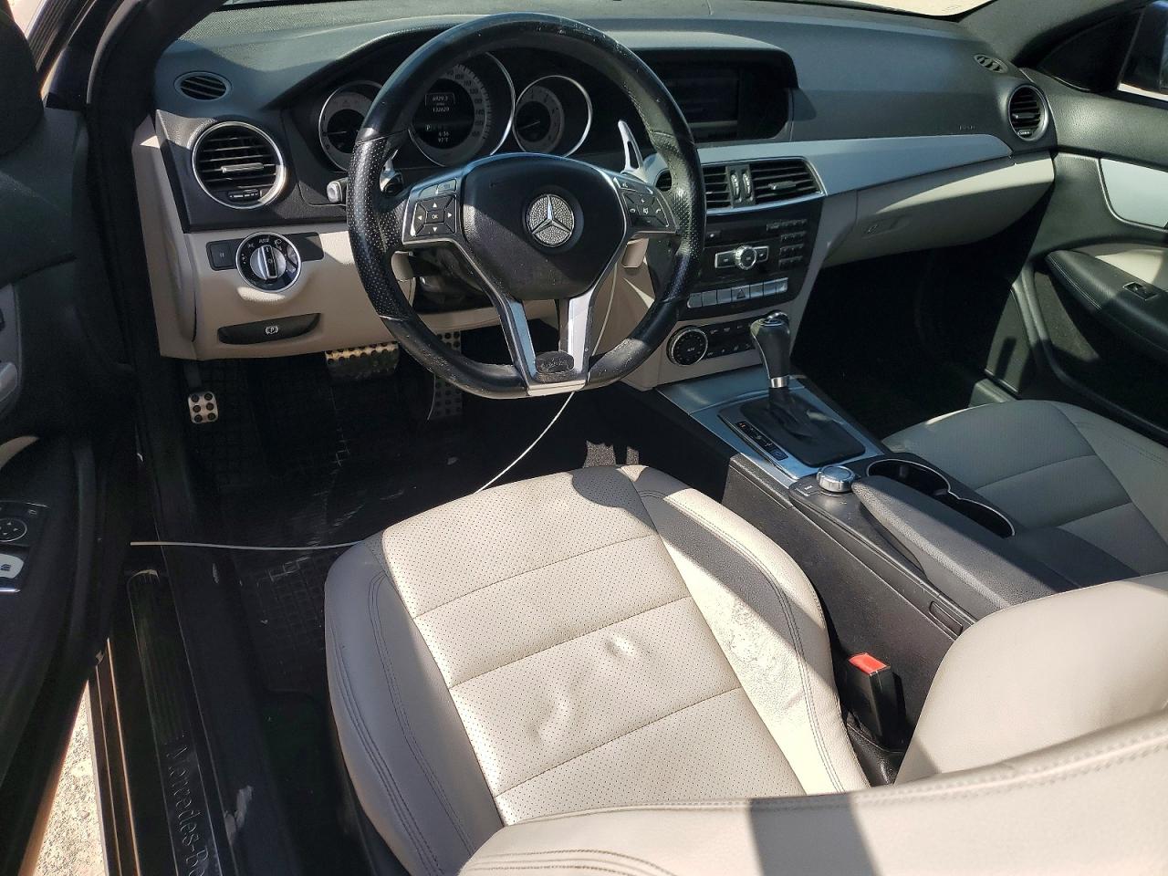 2013 Mercedes-benz C 250 Blue vin: WDDGJ4HB1DF985054