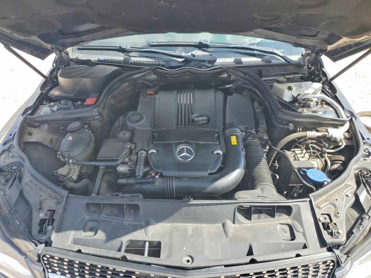 2013 Mercedes-benz C 250 Blue vin: WDDGJ4HB1DF985054