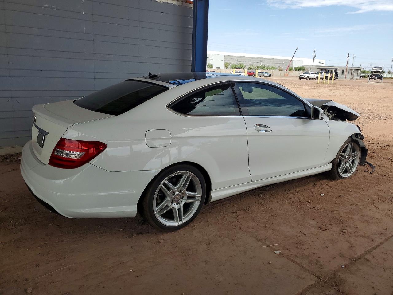2013 Mercedes-benz C 250 White vin: WDDGJ4HB1DG036839