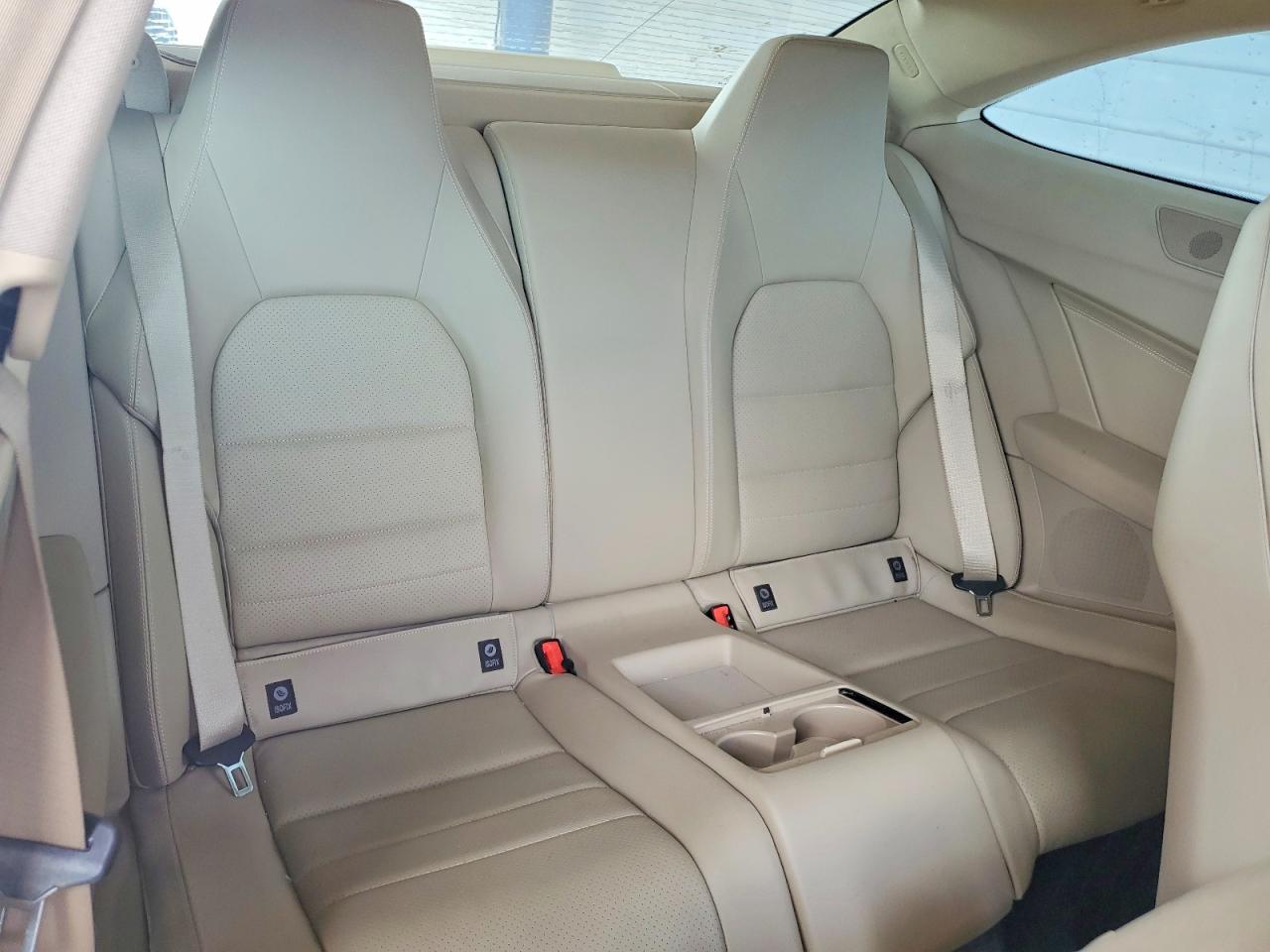 2013 Mercedes-benz C 250 White vin: WDDGJ4HB1DG036839
