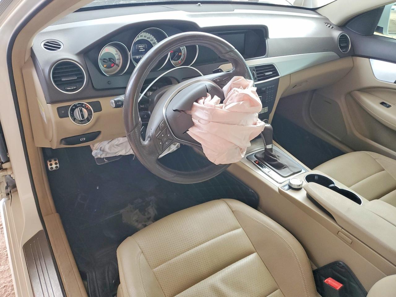 2013 Mercedes-benz C 250 White vin: WDDGJ4HB1DG036839