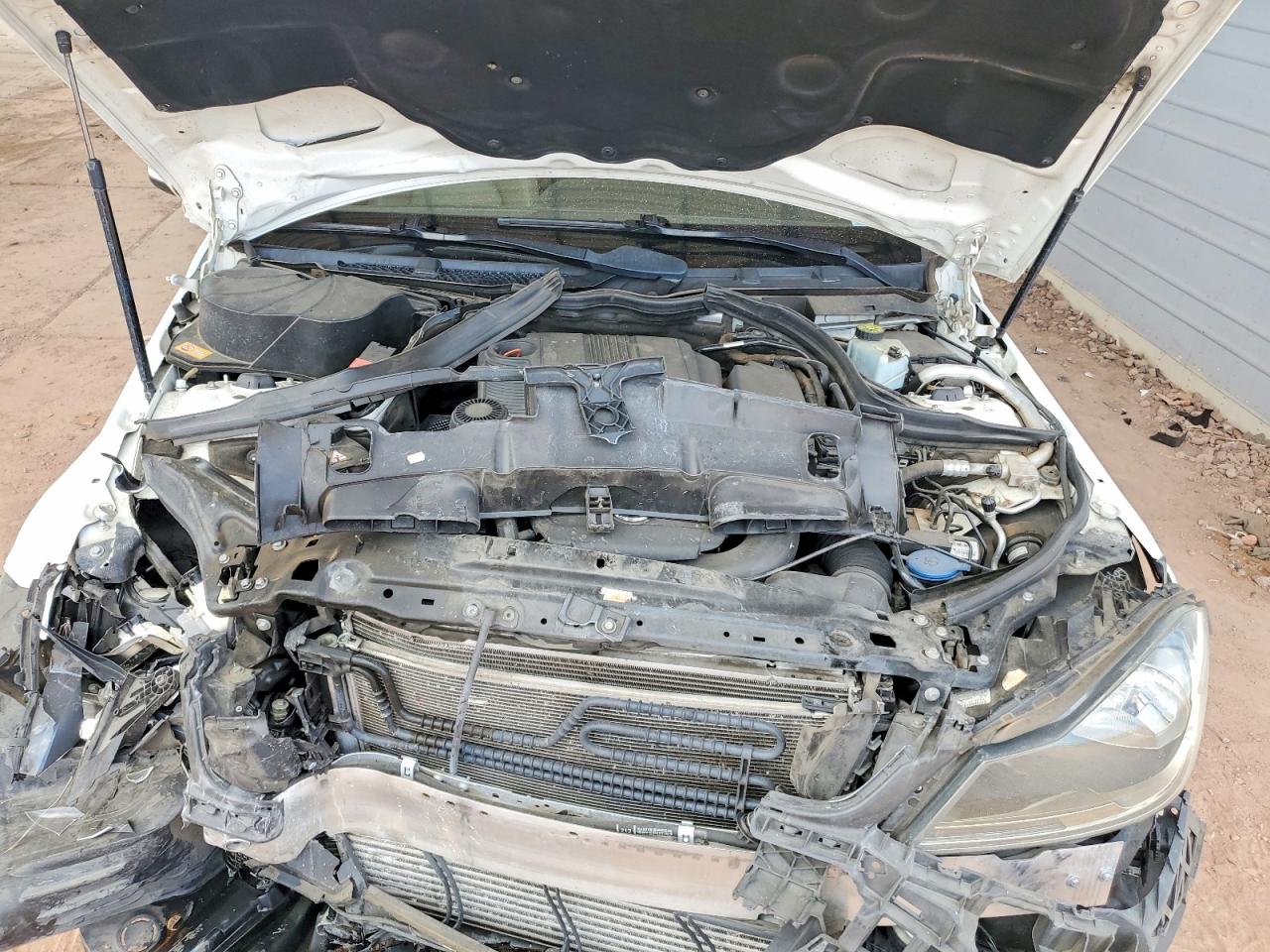 2013 Mercedes-benz C 250 White vin: WDDGJ4HB1DG036839
