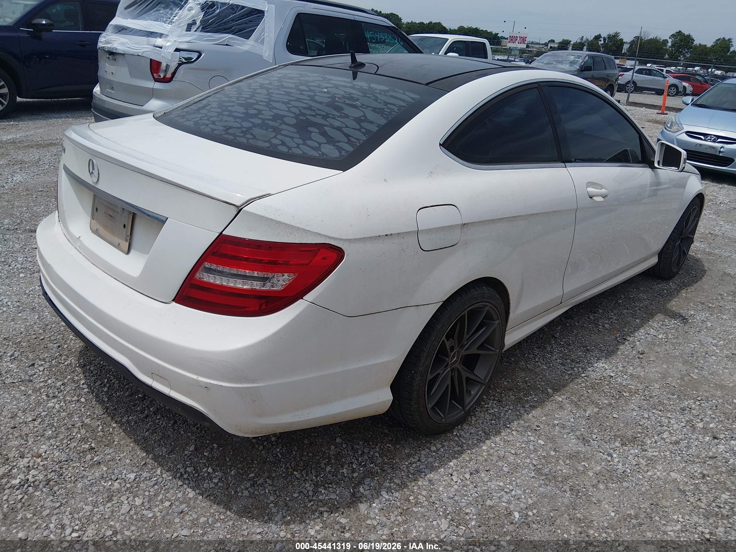 2013 Mercedes-benz C 250   White vin: WDDGJ4HB1DG056413