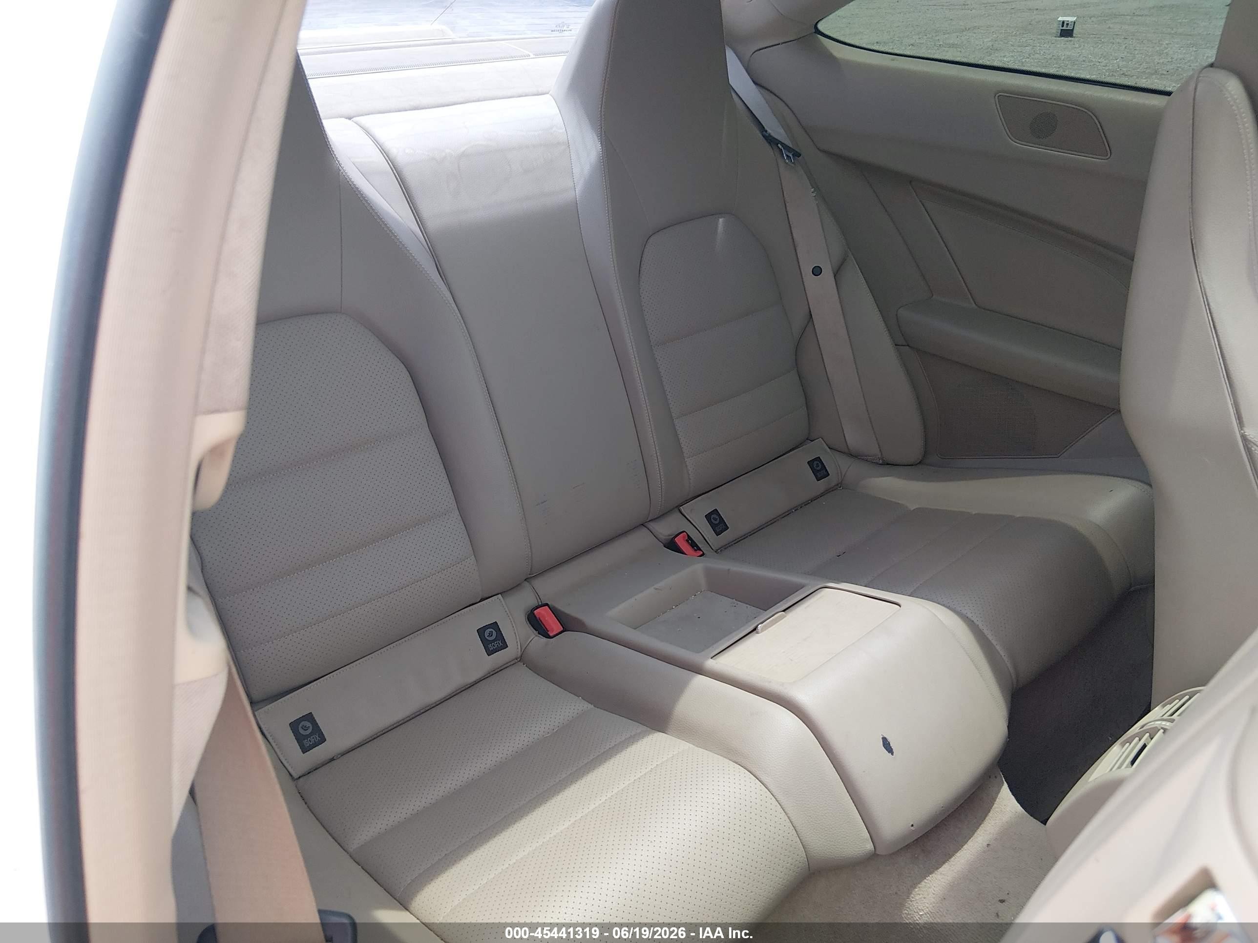 2013 Mercedes-benz C 250   White vin: WDDGJ4HB1DG056413