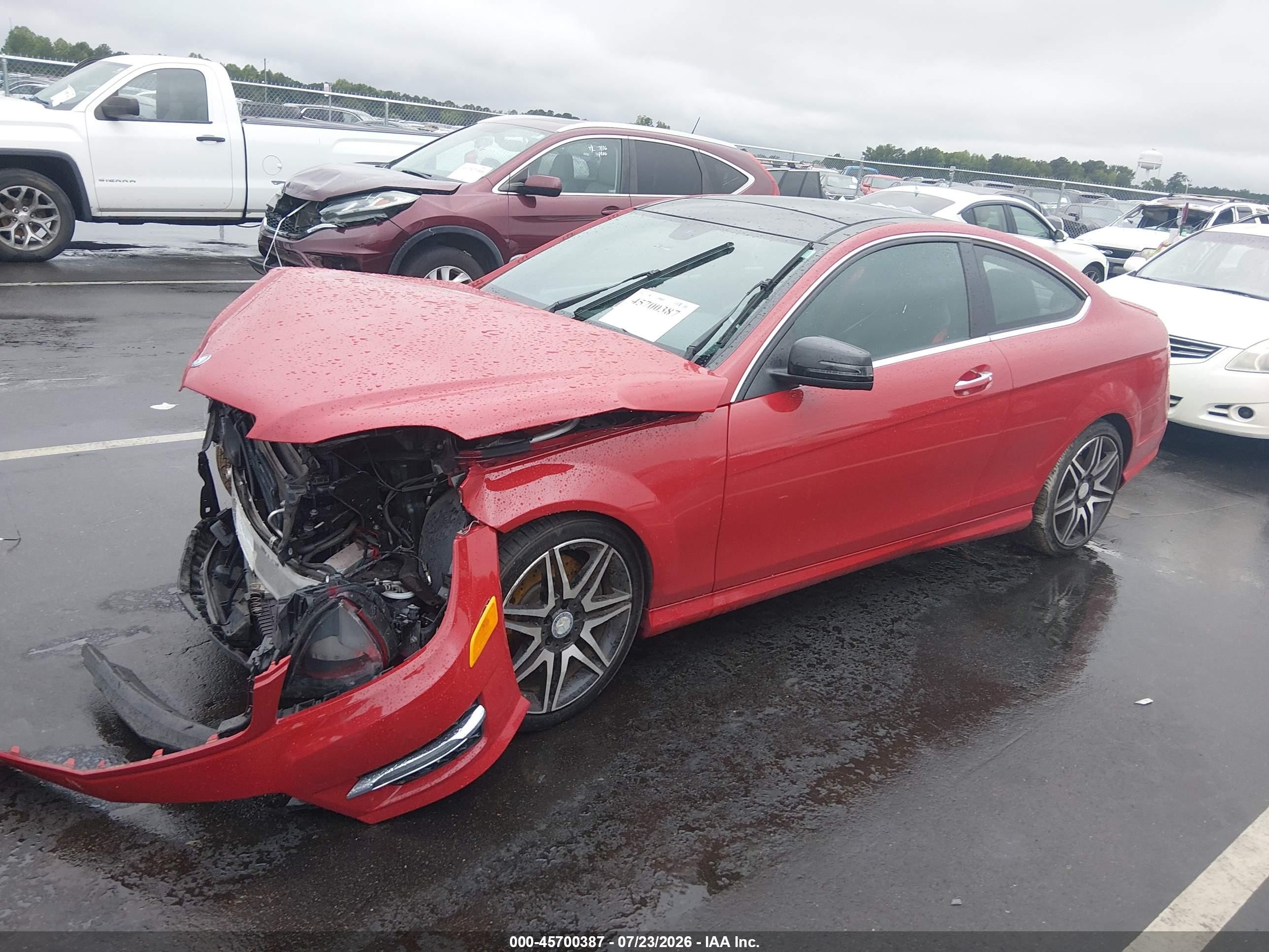 2013 Mercedes-benz C 250   Red vin: WDDGJ4HB1DG076189