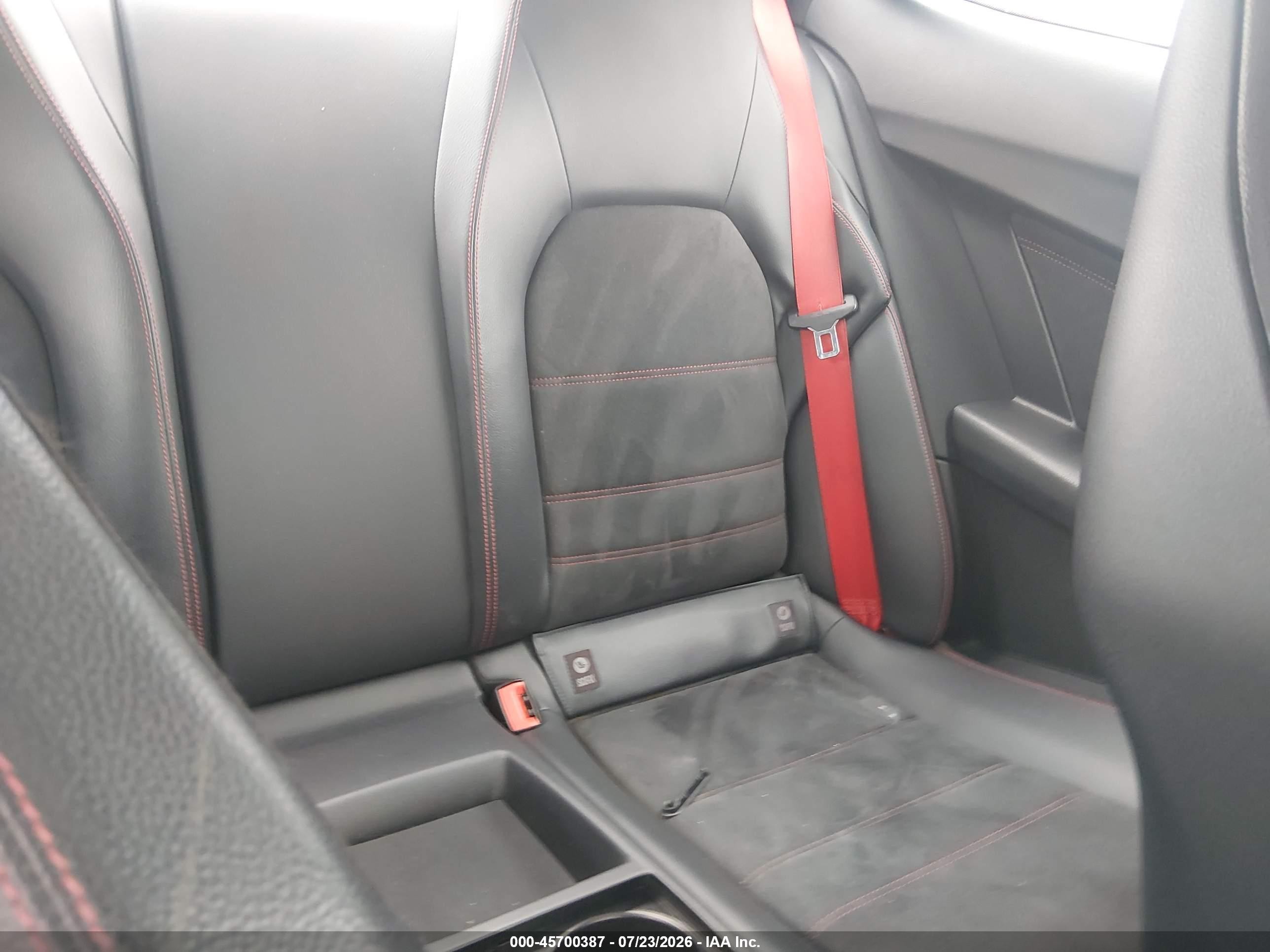 2013 Mercedes-benz C 250   Red vin: WDDGJ4HB1DG076189