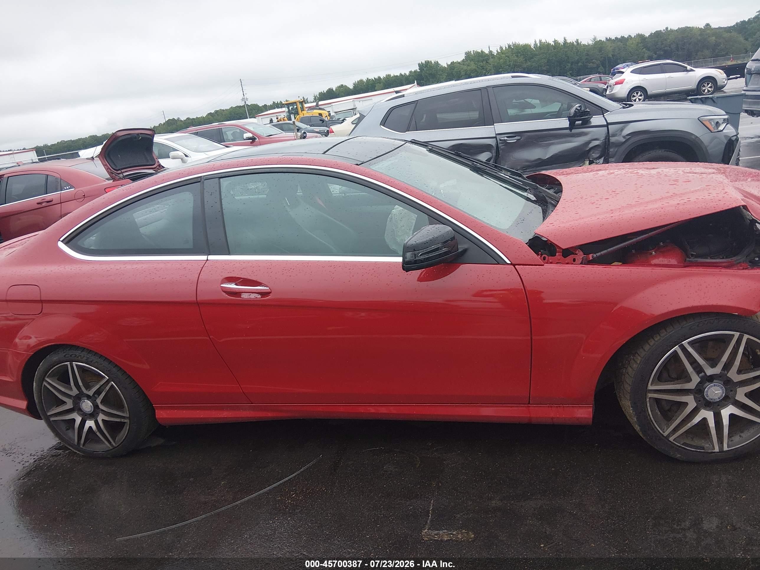 2013 Mercedes-benz C 250   Red vin: WDDGJ4HB1DG076189