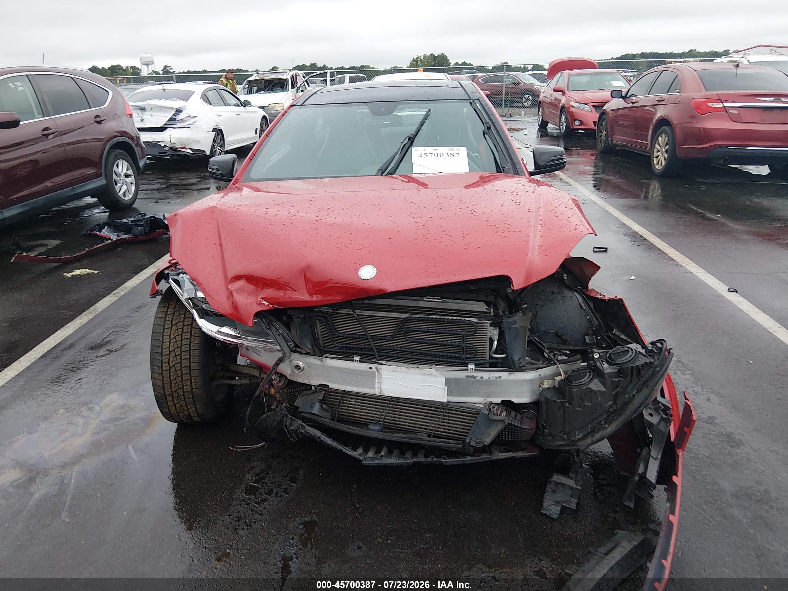 2013 Mercedes-benz C 250   Red vin: WDDGJ4HB1DG076189