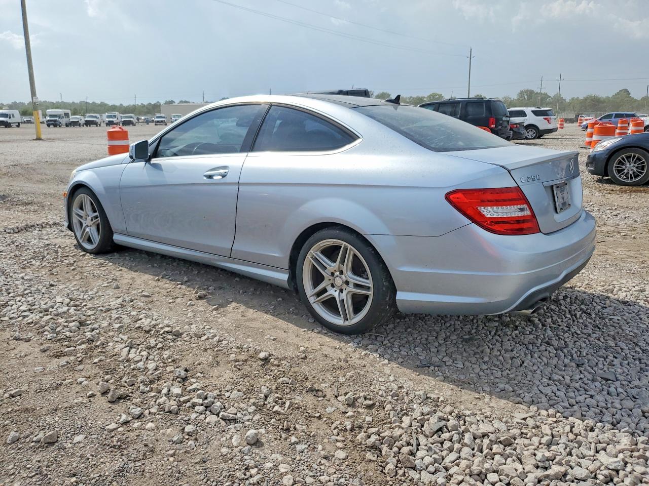 2015 Mercedes-benz C 250 Серебряный vin: WDDGJ4HB1FG369819