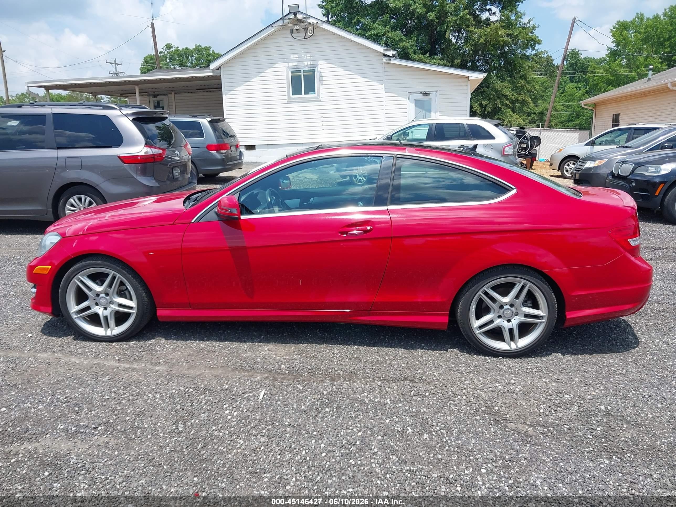 2015 Mercedes-benz C 250 Red vin: WDDGJ4HB1FG393389
