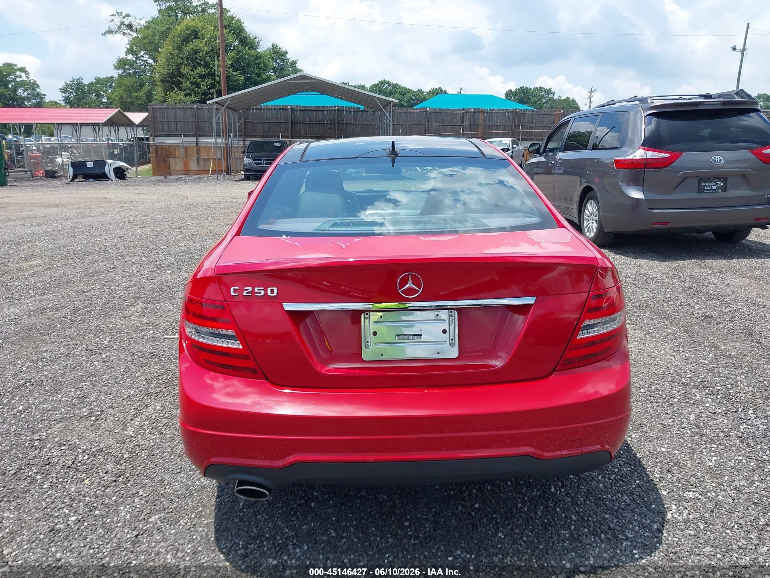 2015 Mercedes-benz C 250 Red vin: WDDGJ4HB1FG393389