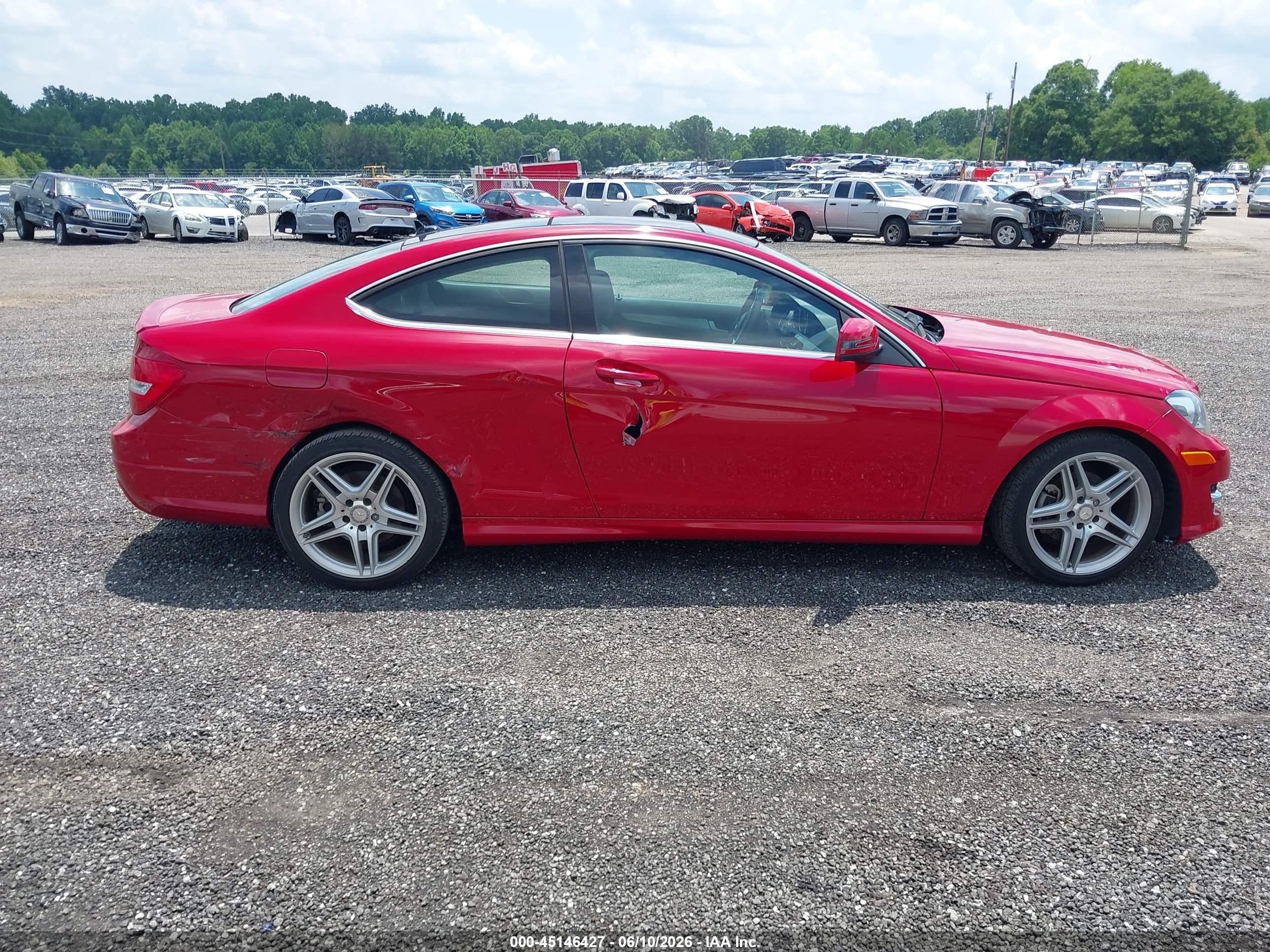 2015 Mercedes-benz C 250 Red vin: WDDGJ4HB1FG393389