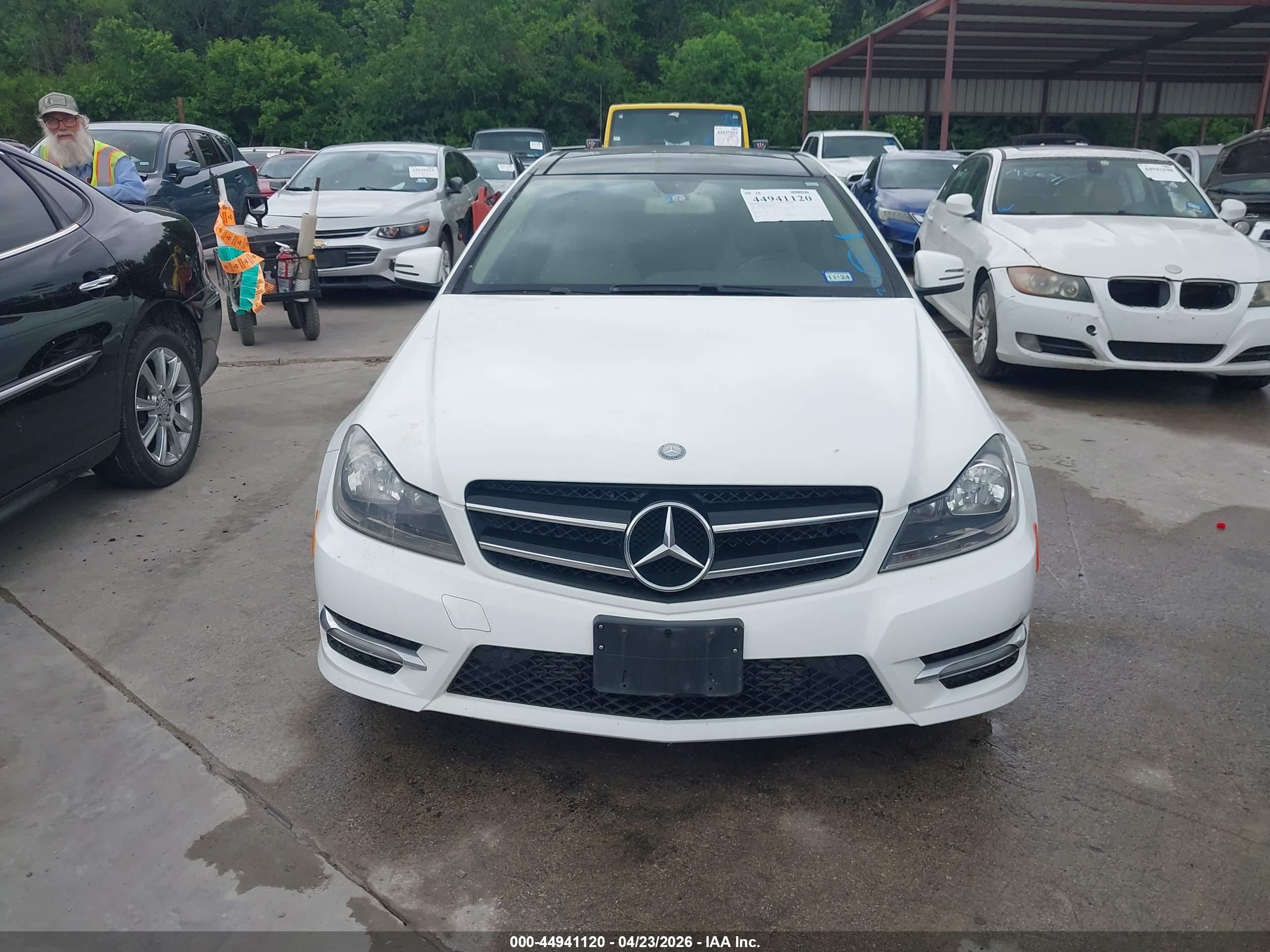 2015 Mercedes-benz C 250   White vin: WDDGJ4HB1FG398138