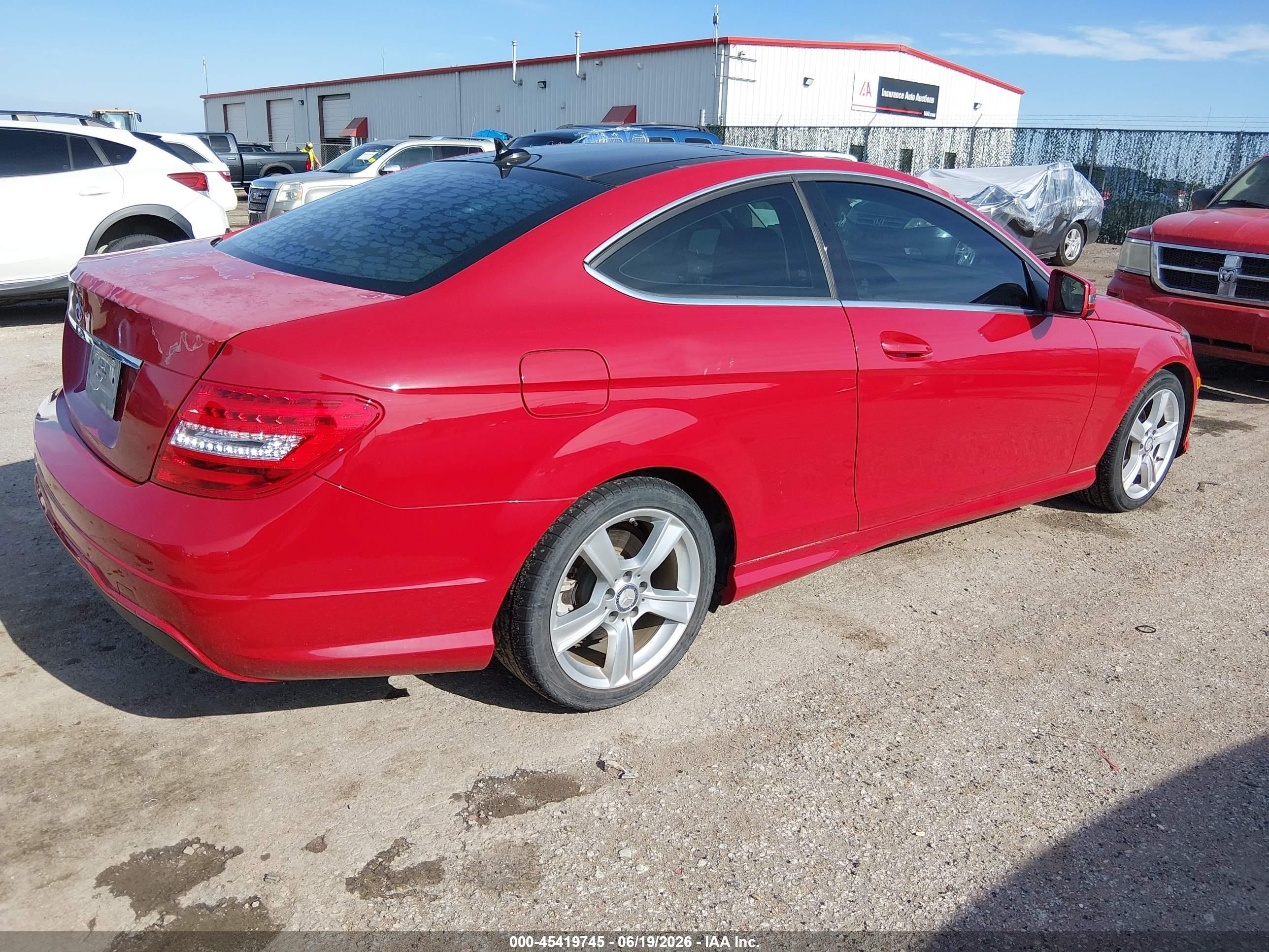 2015 Mercedes-benz C 250   Красный vin: WDDGJ4HB1FG431249