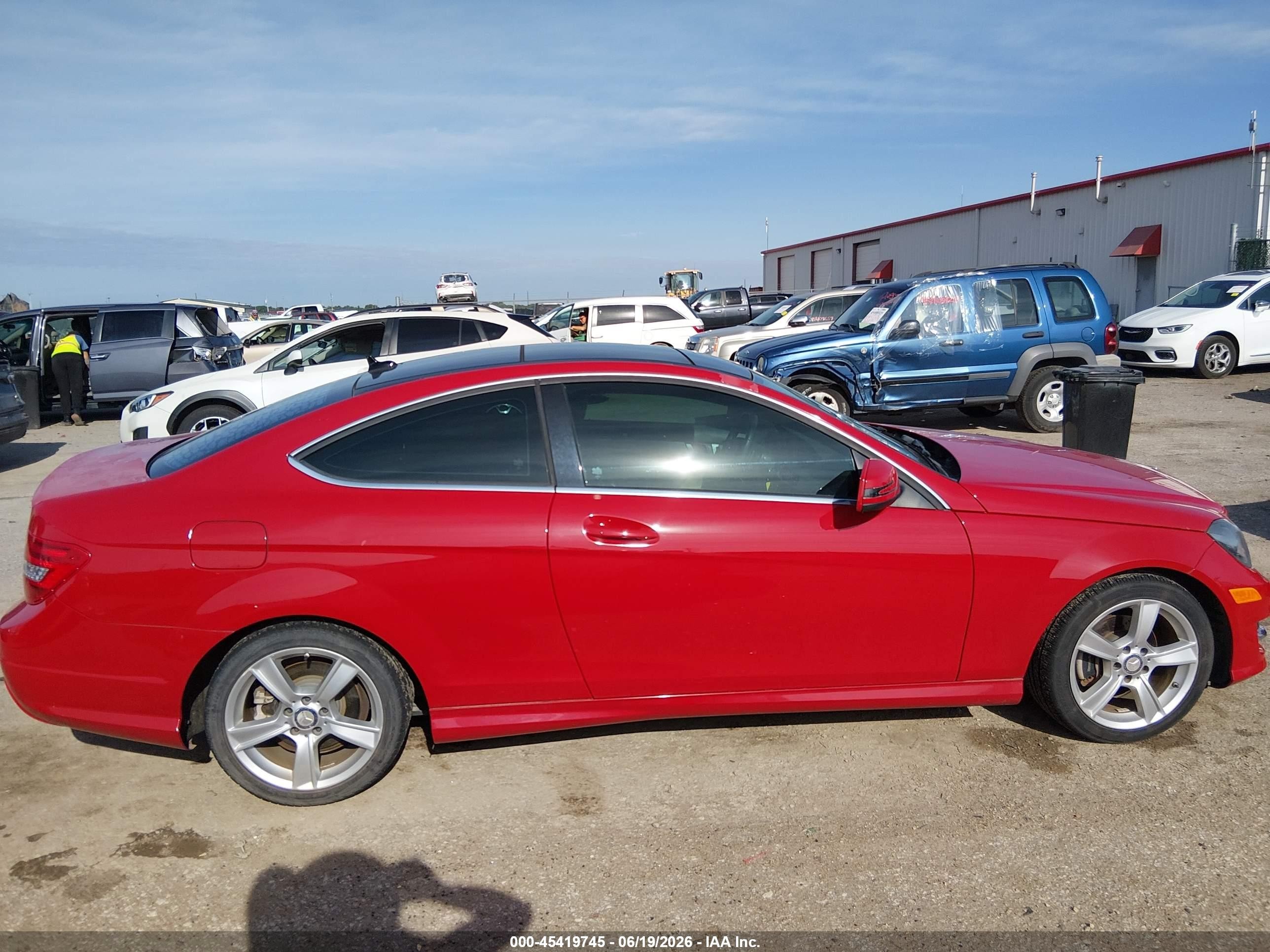 2015 Mercedes-benz C 250   Красный vin: WDDGJ4HB1FG431249