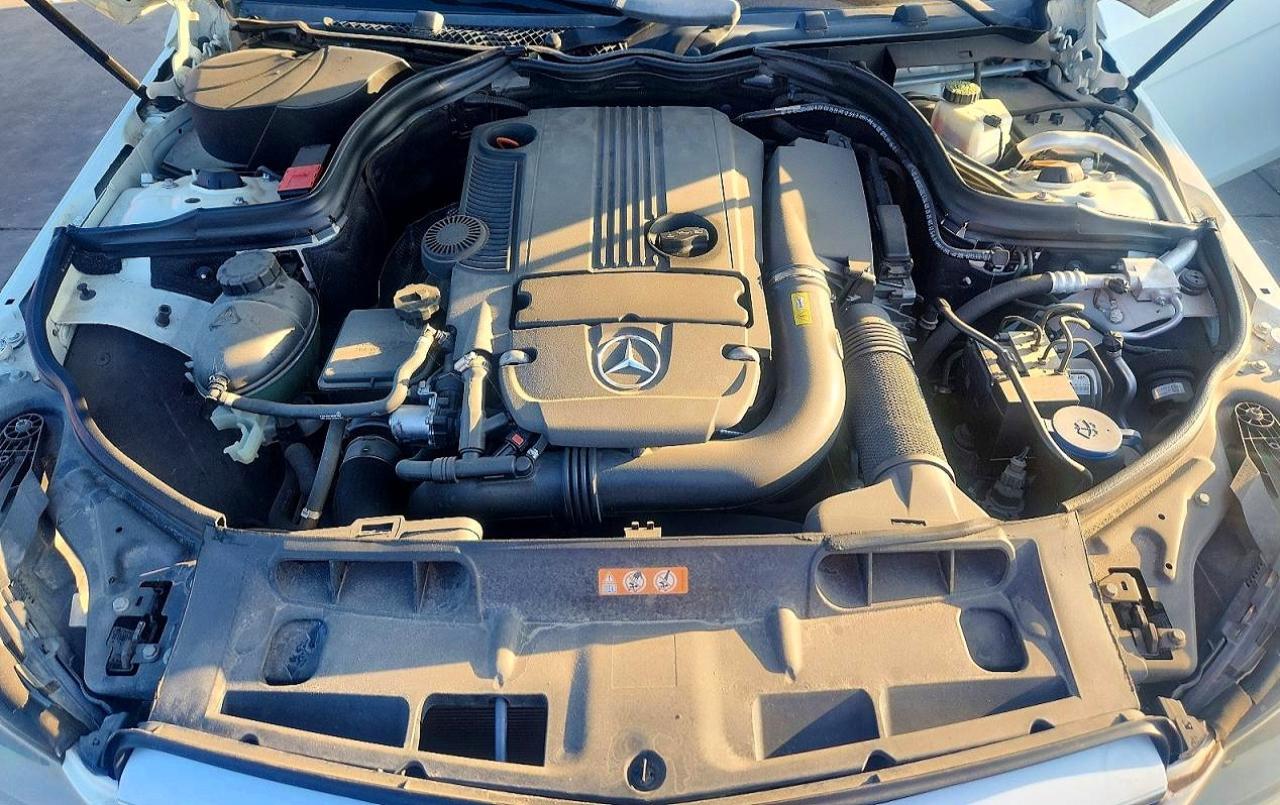 2012 Mercedes-benz C 250 White vin: WDDGJ4HB2CF820502