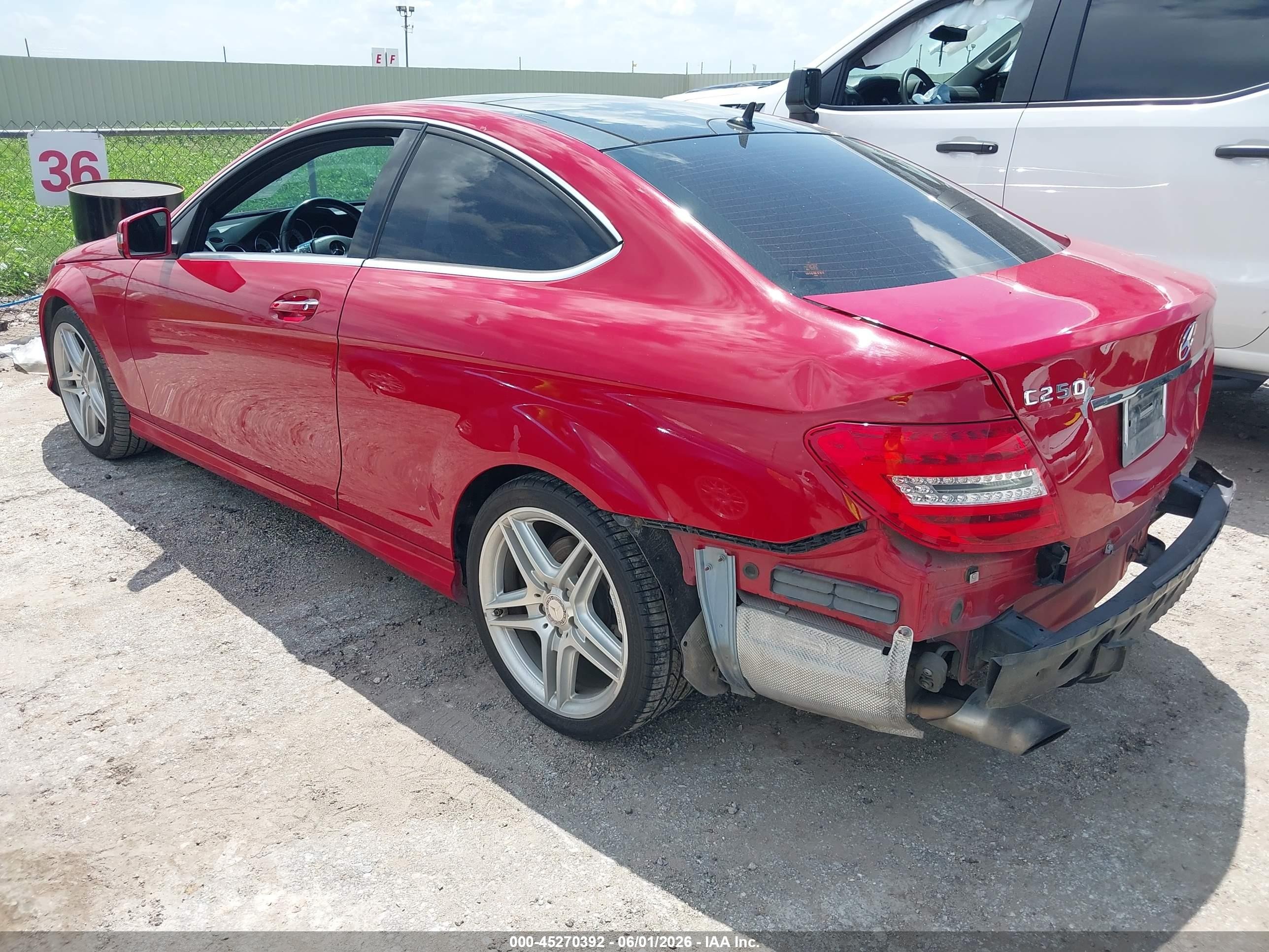2013 Mercedes-benz C 250   Red vin: WDDGJ4HB2DF943136