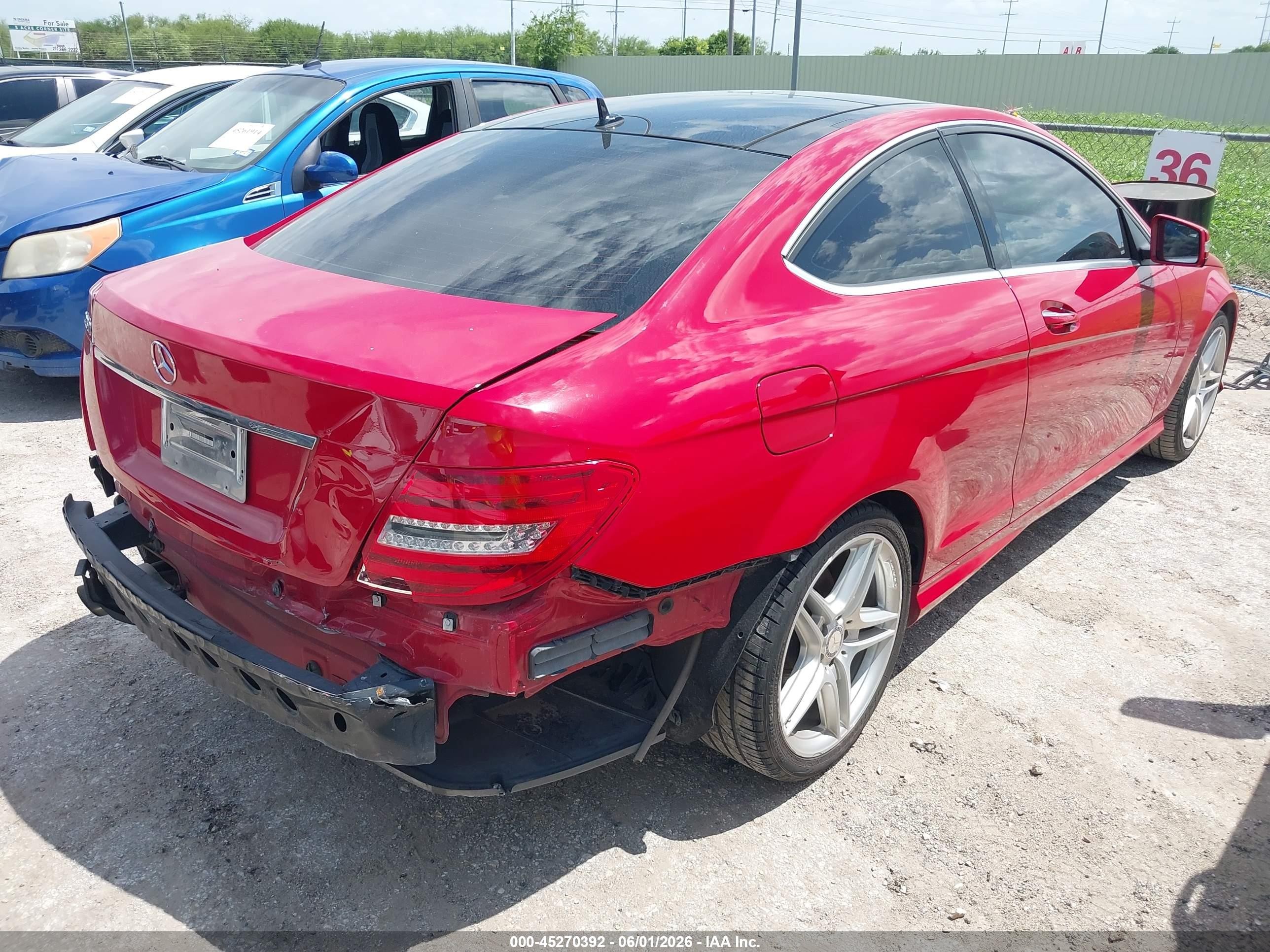 2013 Mercedes-benz C 250   Red vin: WDDGJ4HB2DF943136