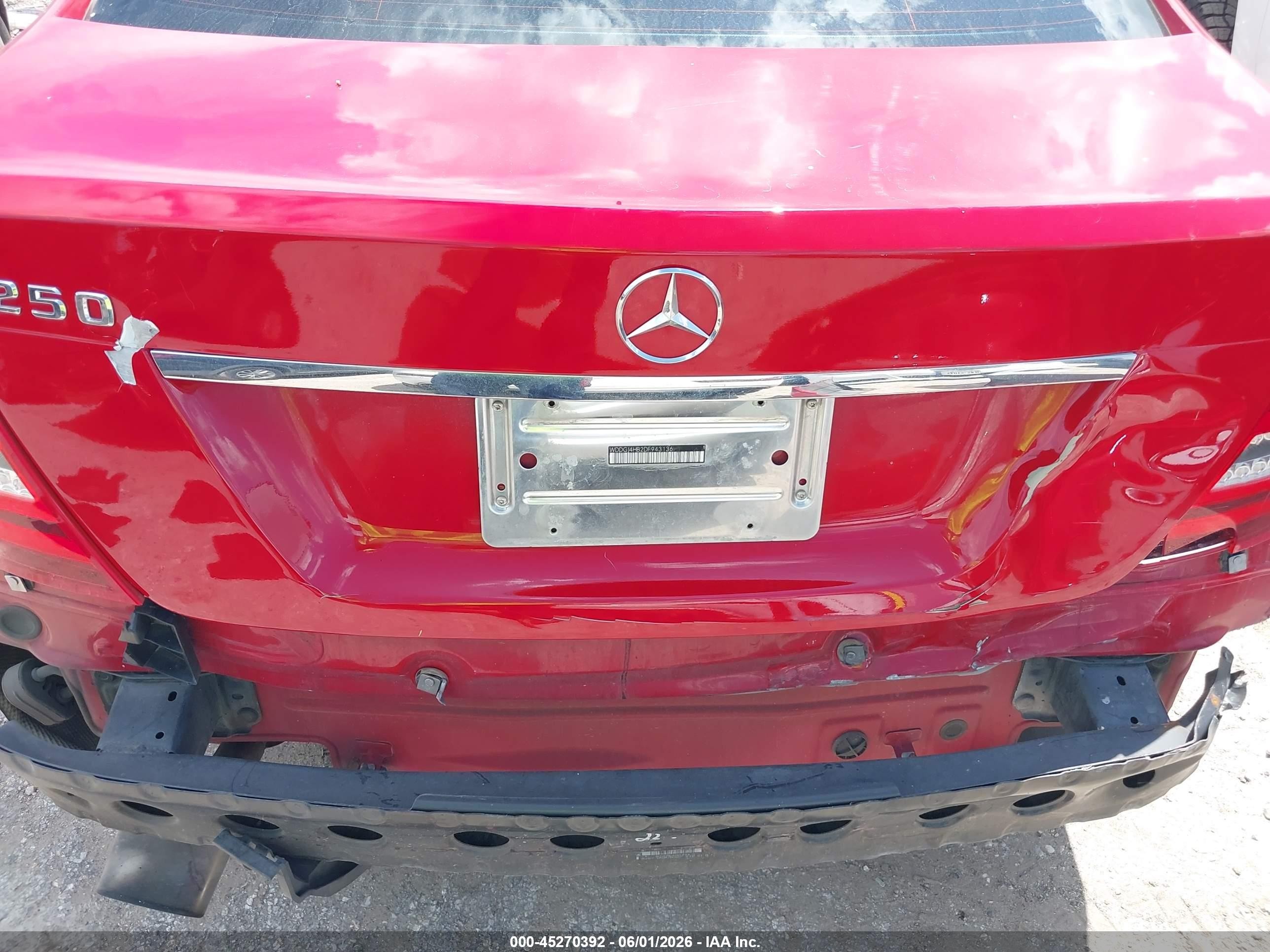 2013 Mercedes-benz C 250   Red vin: WDDGJ4HB2DF943136