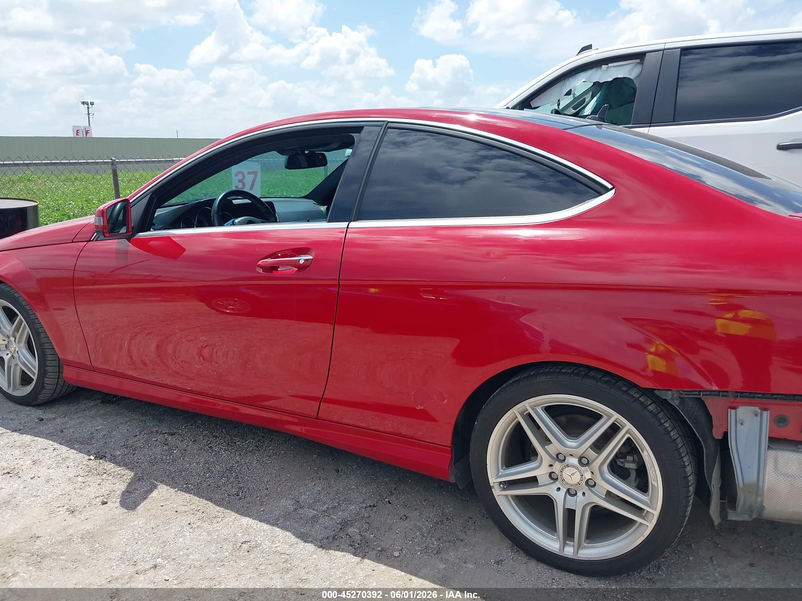 2013 Mercedes-benz C 250   Red vin: WDDGJ4HB2DF943136