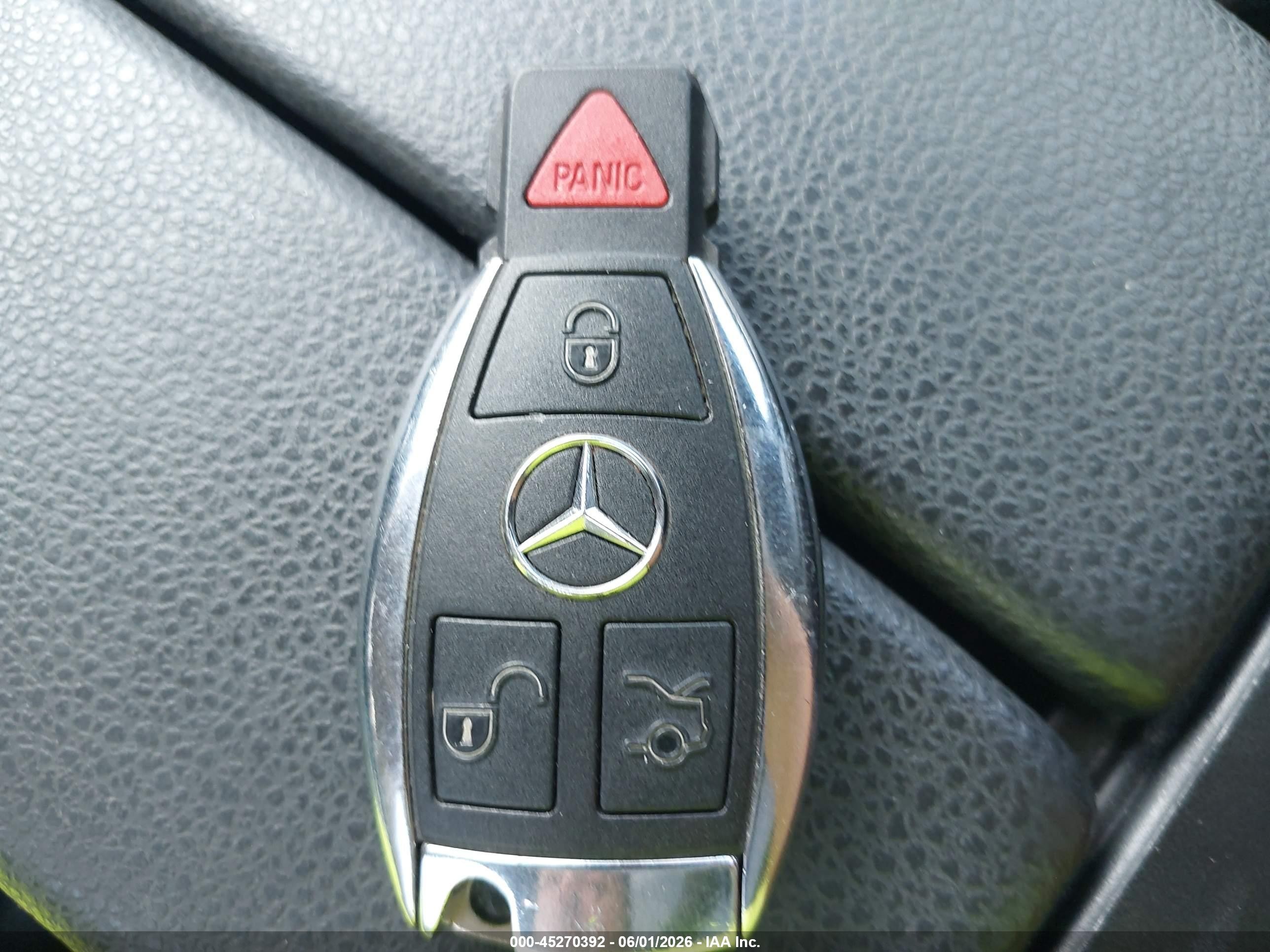 2013 Mercedes-benz C 250   Red vin: WDDGJ4HB2DF943136