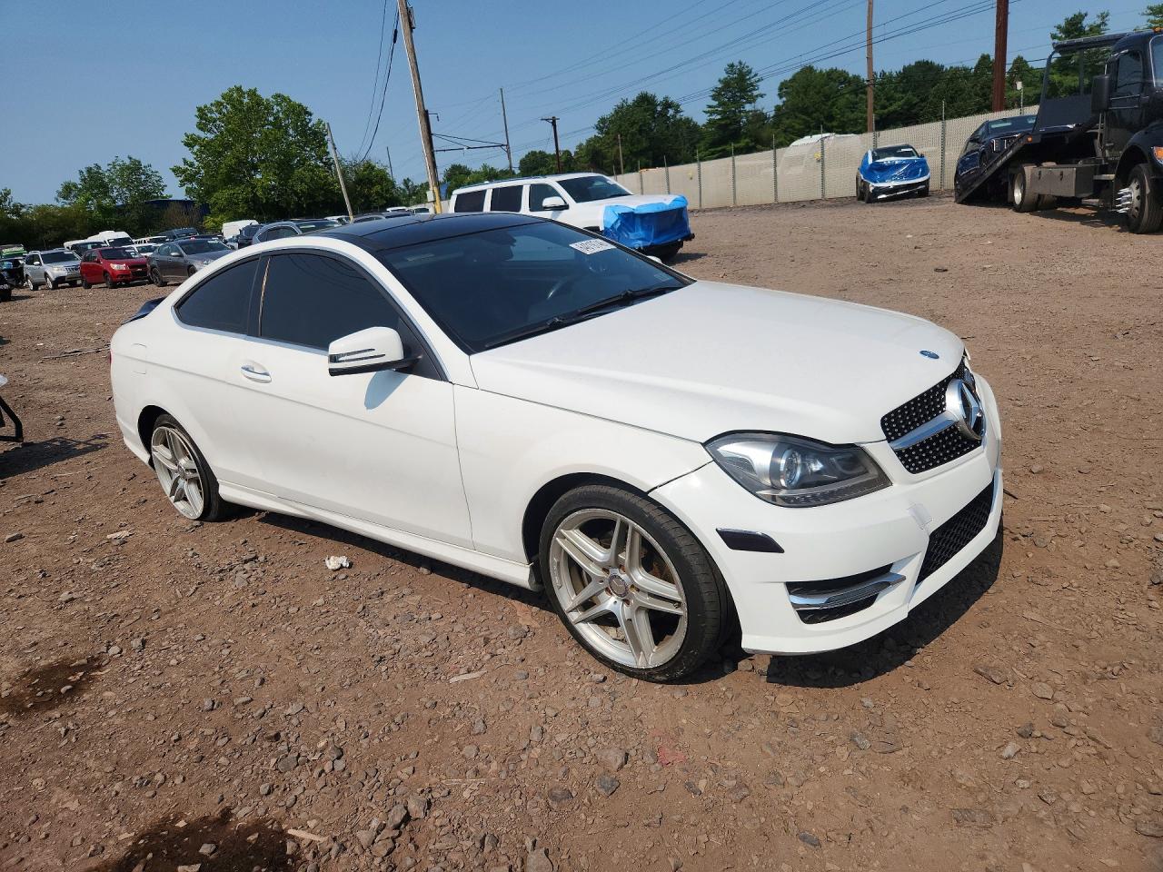 2013 Mercedes-benz C 250 White vin: WDDGJ4HB2DF960874
