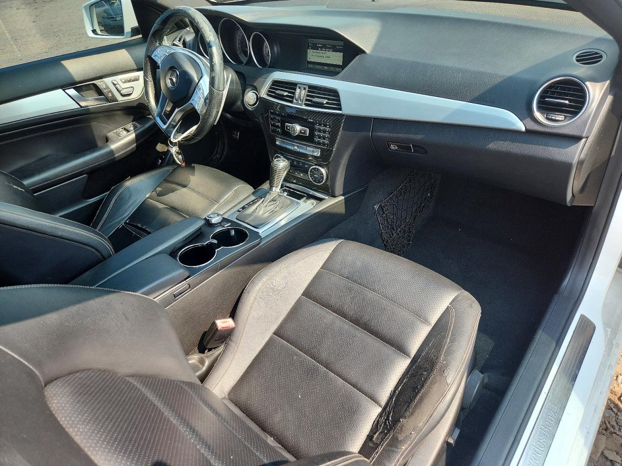 2013 Mercedes-benz C 250 White vin: WDDGJ4HB2DF960874