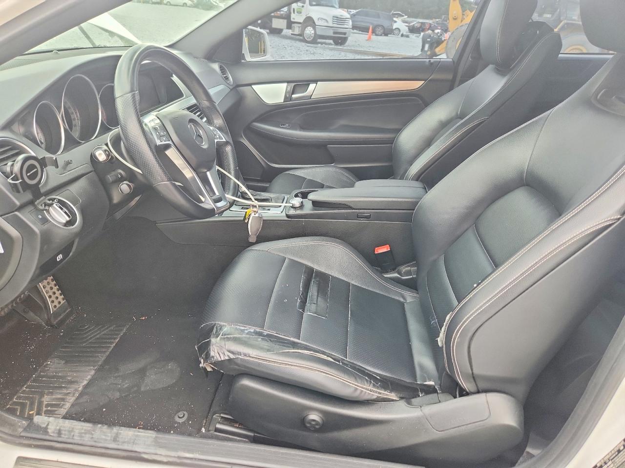 2013 Mercedes-benz C 250 Белый vin: WDDGJ4HB2DG005387