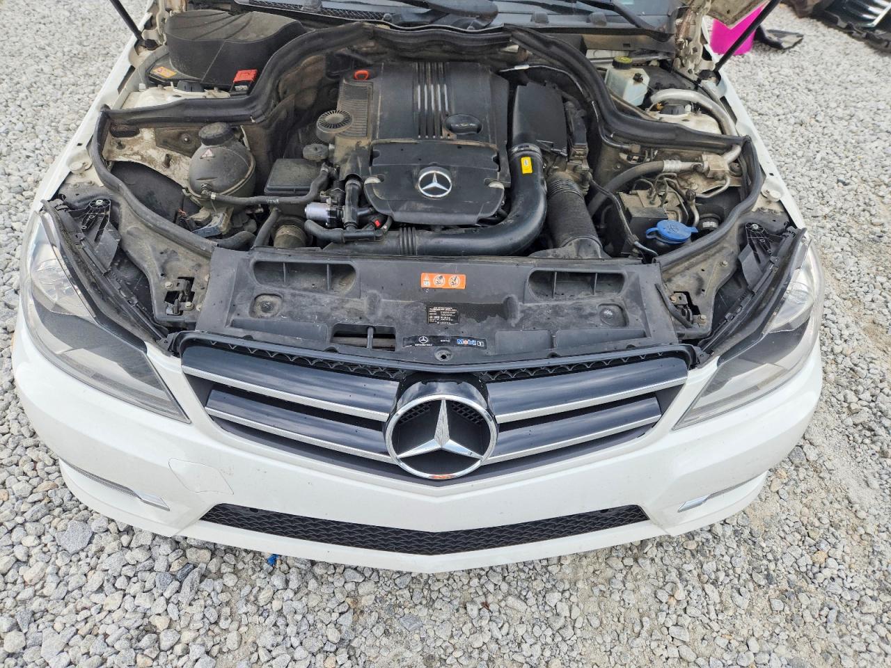2013 Mercedes-benz C 250 Белый vin: WDDGJ4HB2DG005387