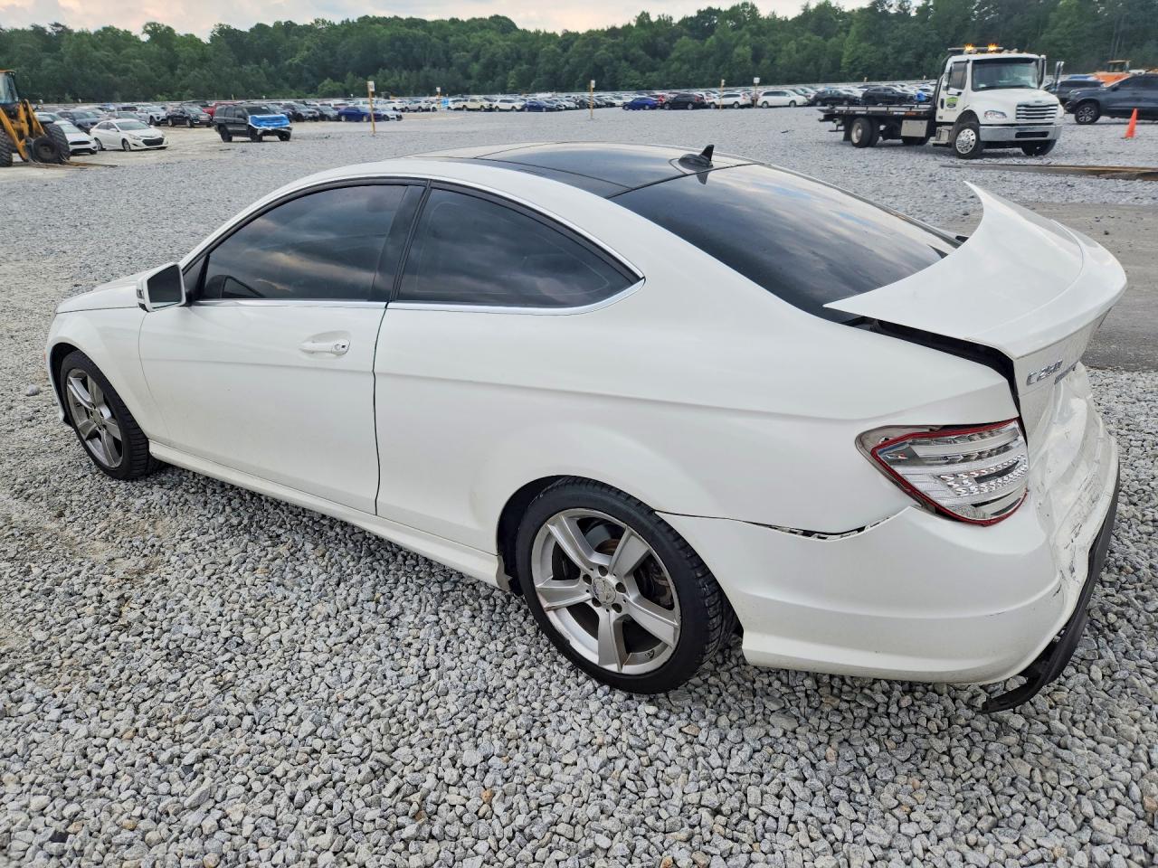 2013 Mercedes-benz C 250 Белый vin: WDDGJ4HB2DG005387