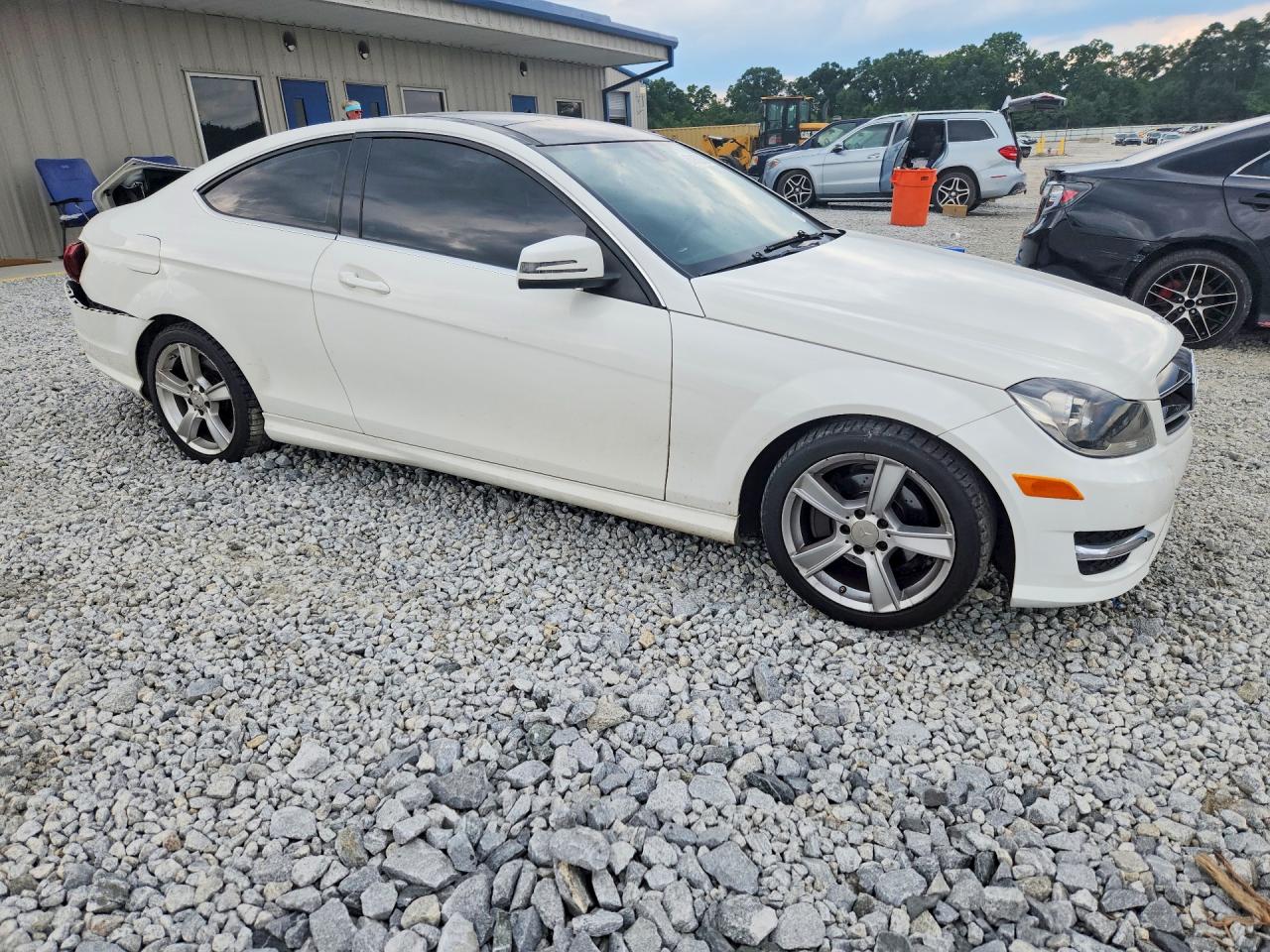 2013 Mercedes-benz C 250 Белый vin: WDDGJ4HB2DG005387