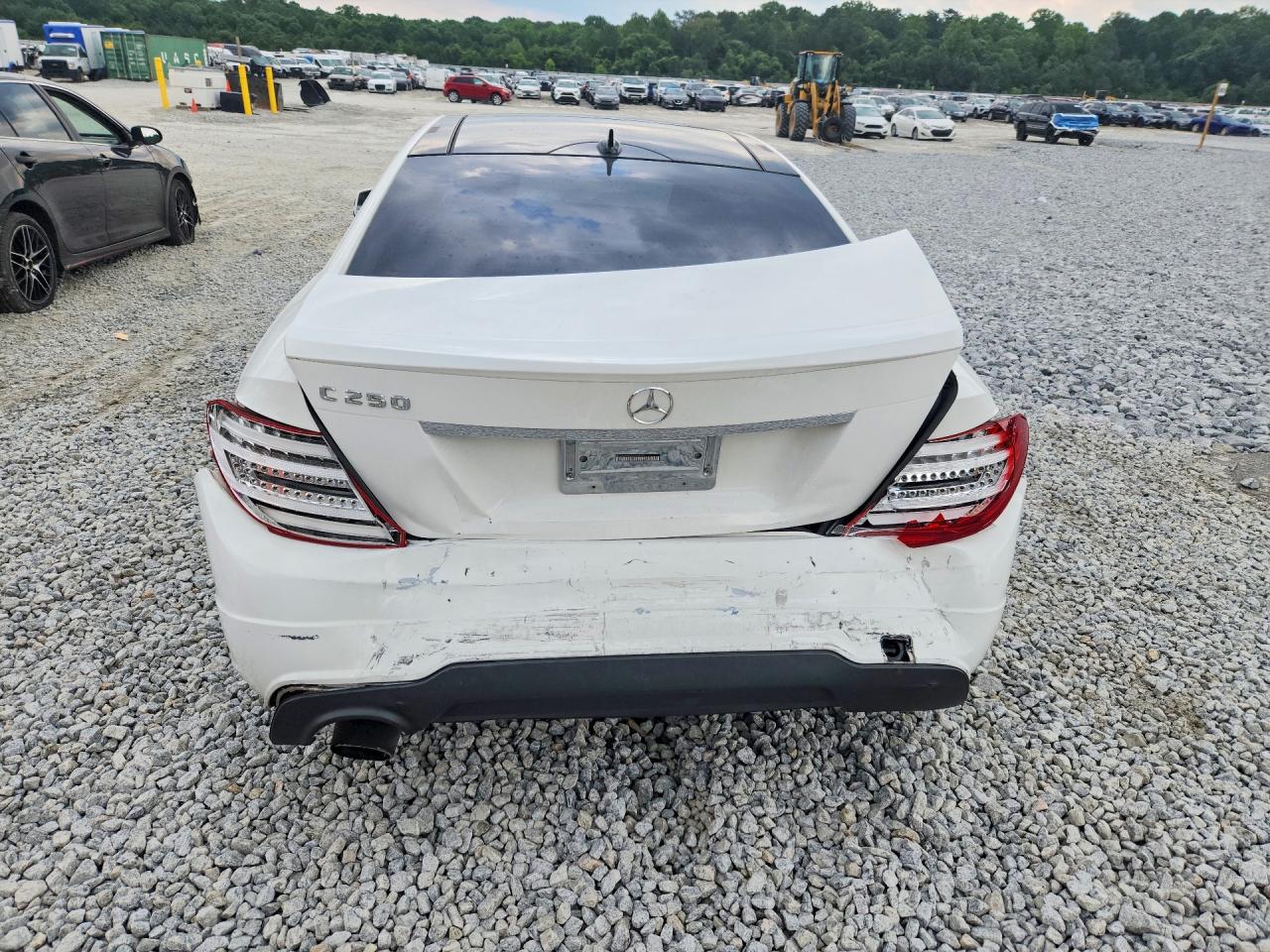 2013 Mercedes-benz C 250 Белый vin: WDDGJ4HB2DG005387
