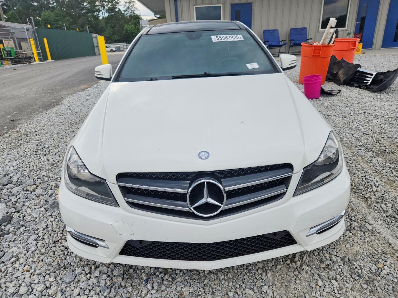 2013 Mercedes-benz C 250 Белый vin: WDDGJ4HB2DG005387