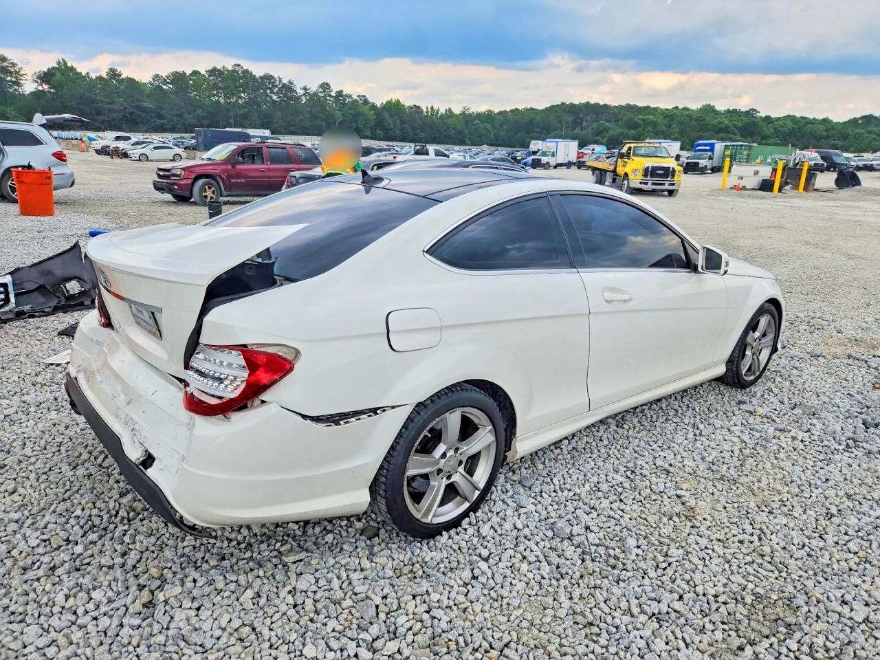 2013 Mercedes-benz C 250 Белый vin: WDDGJ4HB2DG005387