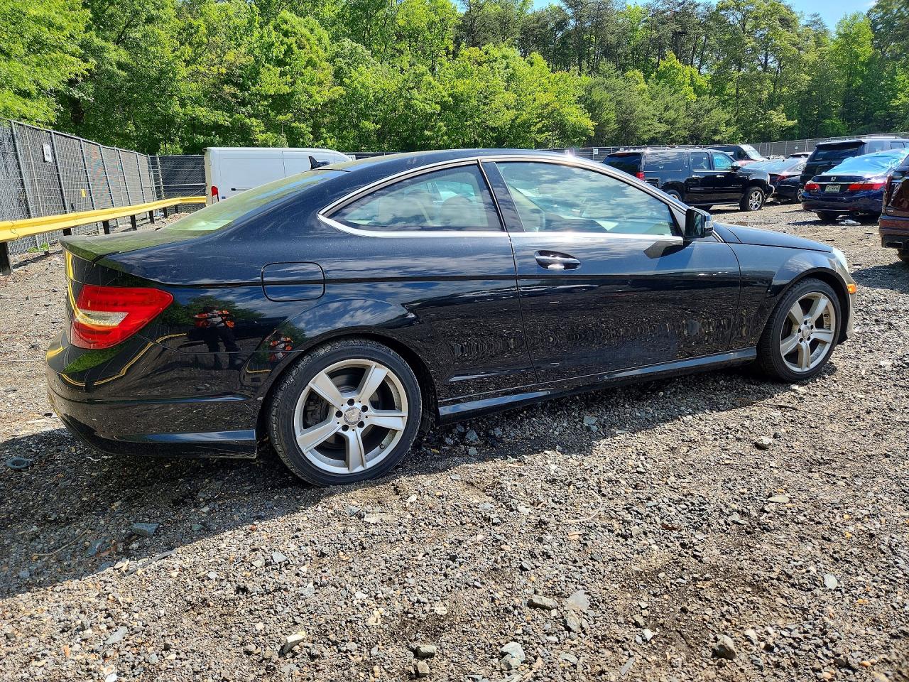 2014 Mercedes-benz C 250 Черный vin: WDDGJ4HB2EG161527