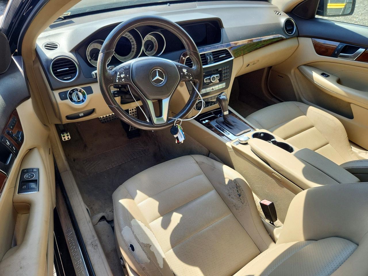 2014 Mercedes-benz C 250 Черный vin: WDDGJ4HB2EG161527