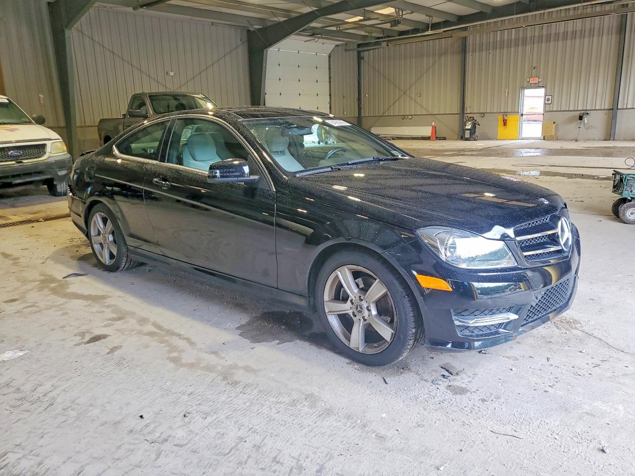 2014 Mercedes-benz C 250 Черный vin: WDDGJ4HB2EG281280