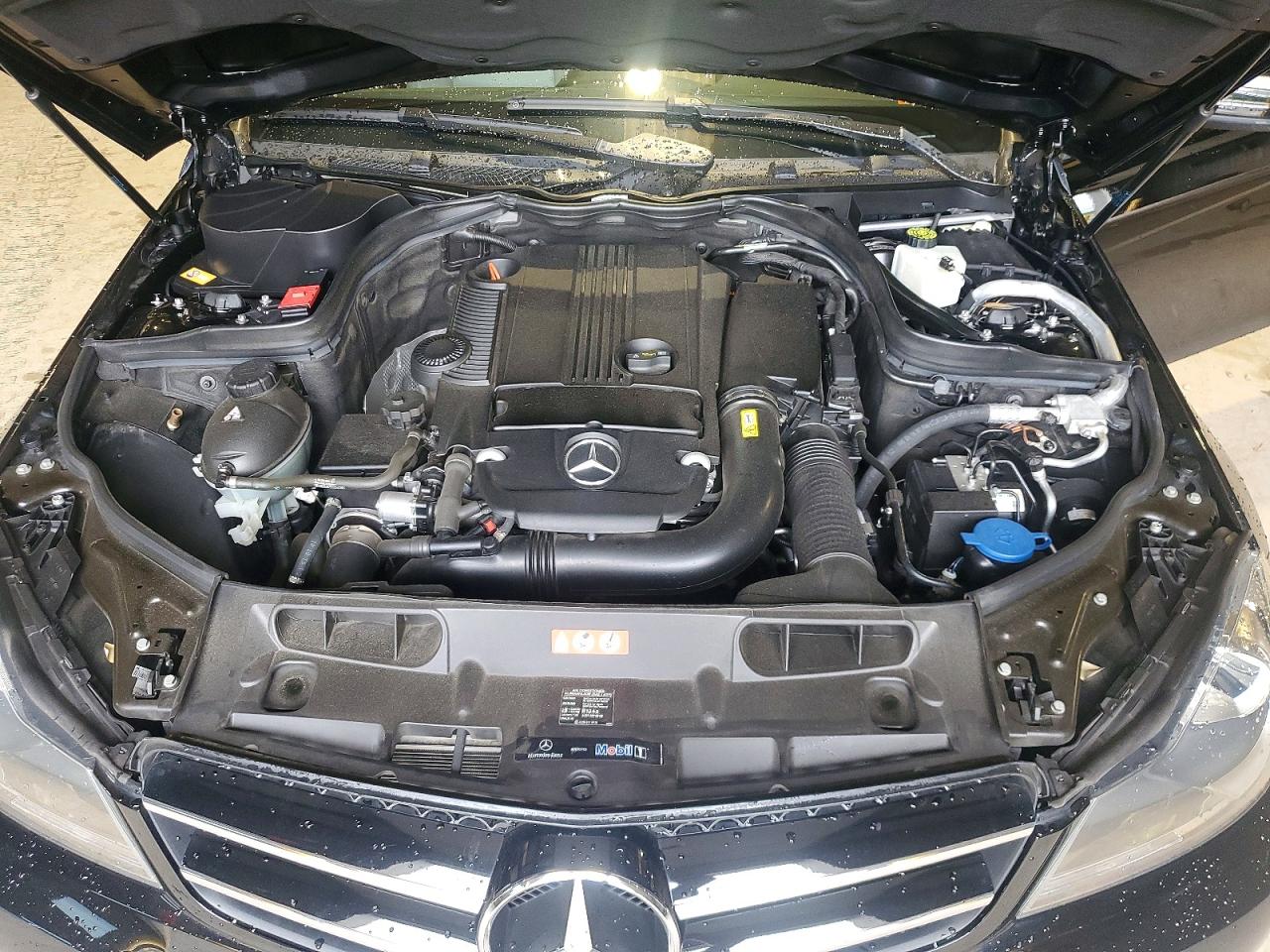 2014 Mercedes-benz C 250 Черный vin: WDDGJ4HB2EG281280
