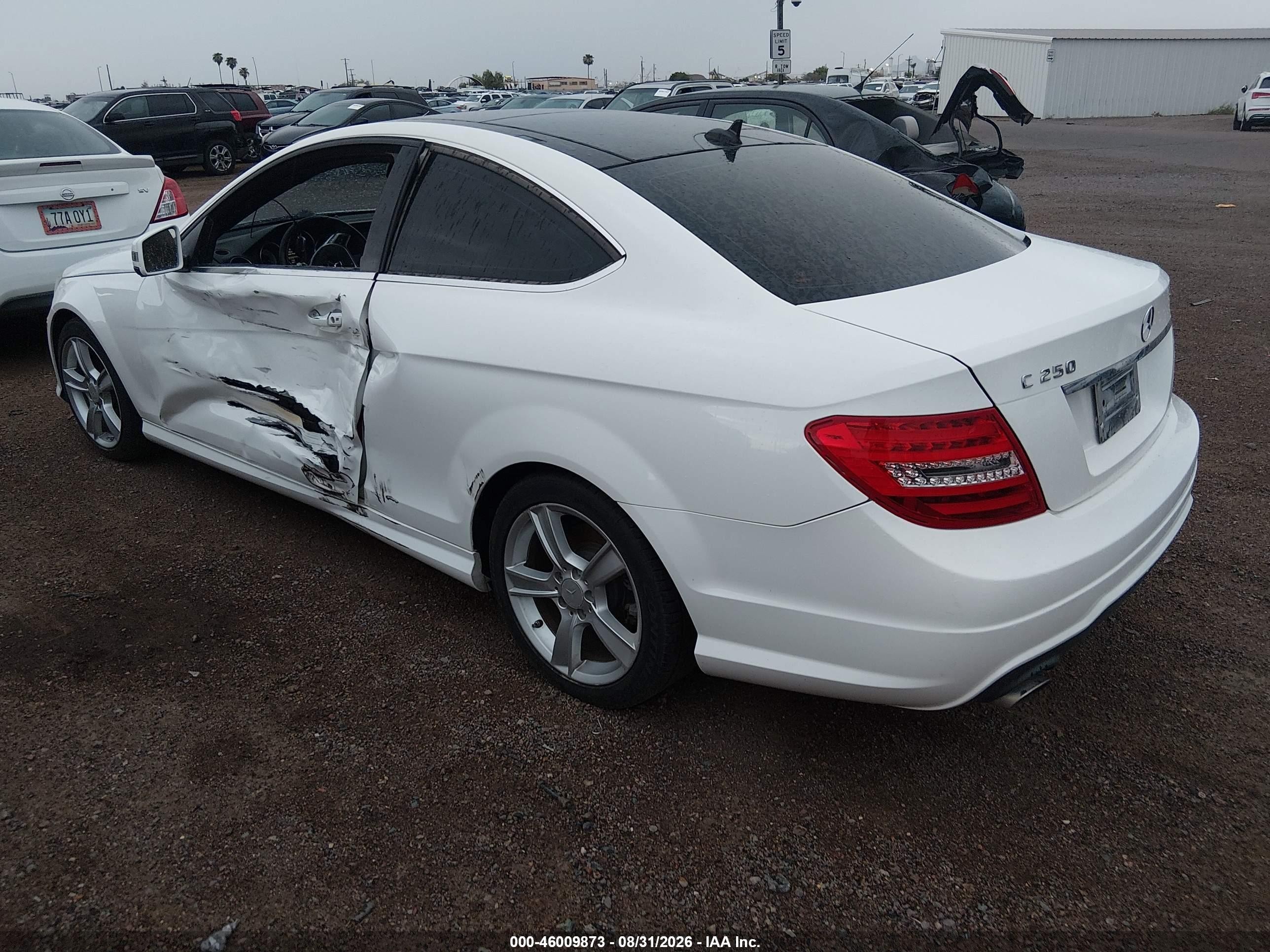 2013 Mercedes-benz C 250 Белый vin: WDDGJ4HB3DF973956