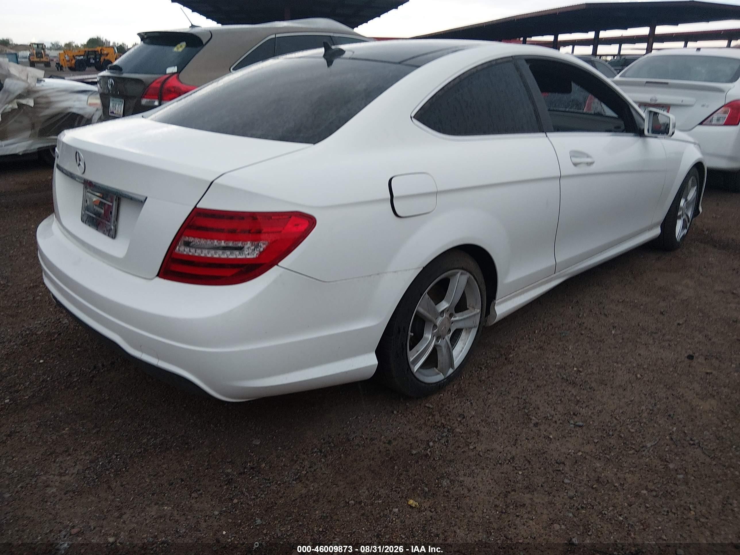 2013 Mercedes-benz C 250 Белый vin: WDDGJ4HB3DF973956
