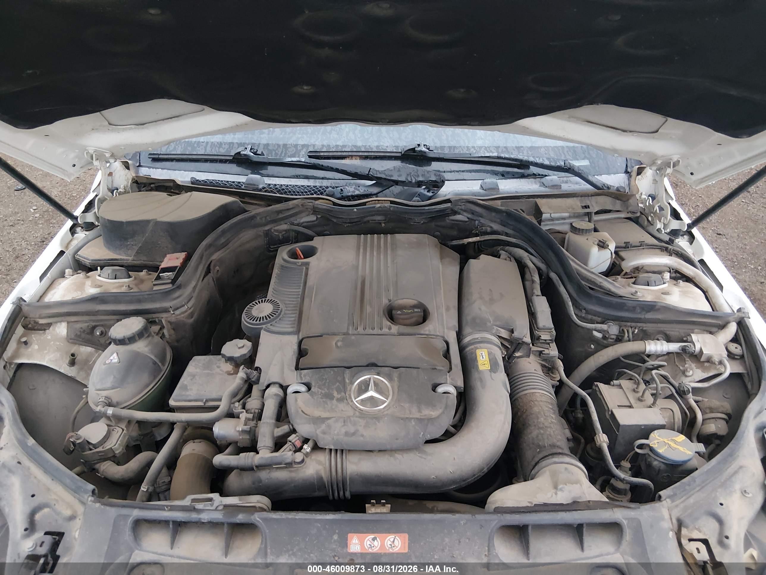 2013 Mercedes-benz C 250 Белый vin: WDDGJ4HB3DF973956