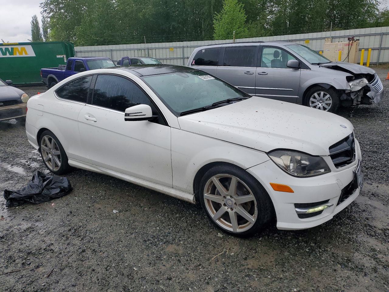2013 Mercedes-benz C 250 White vin: WDDGJ4HB3DG001283