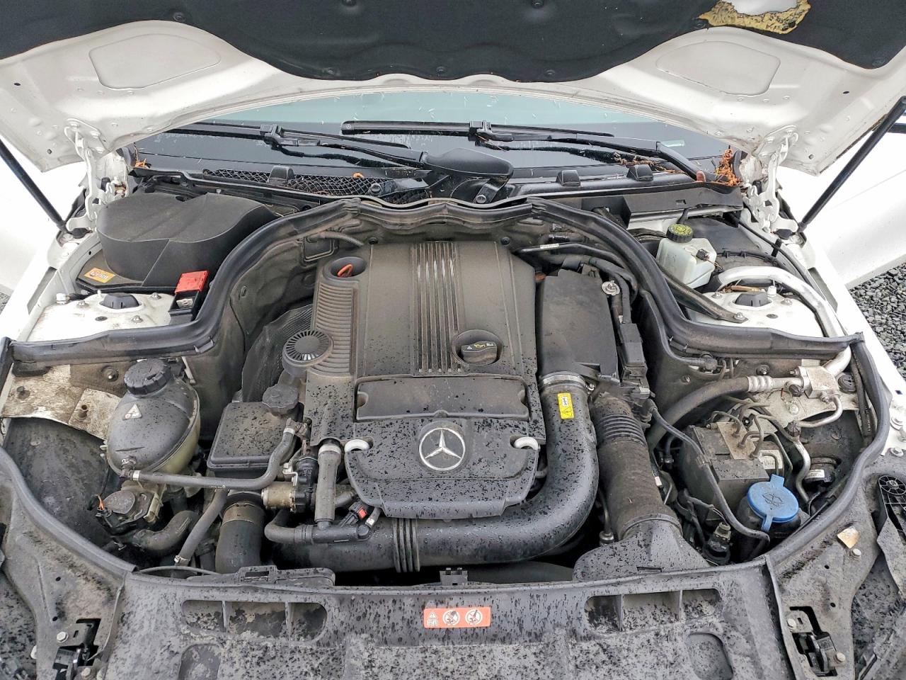 2013 Mercedes-benz C 250 White vin: WDDGJ4HB3DG001283